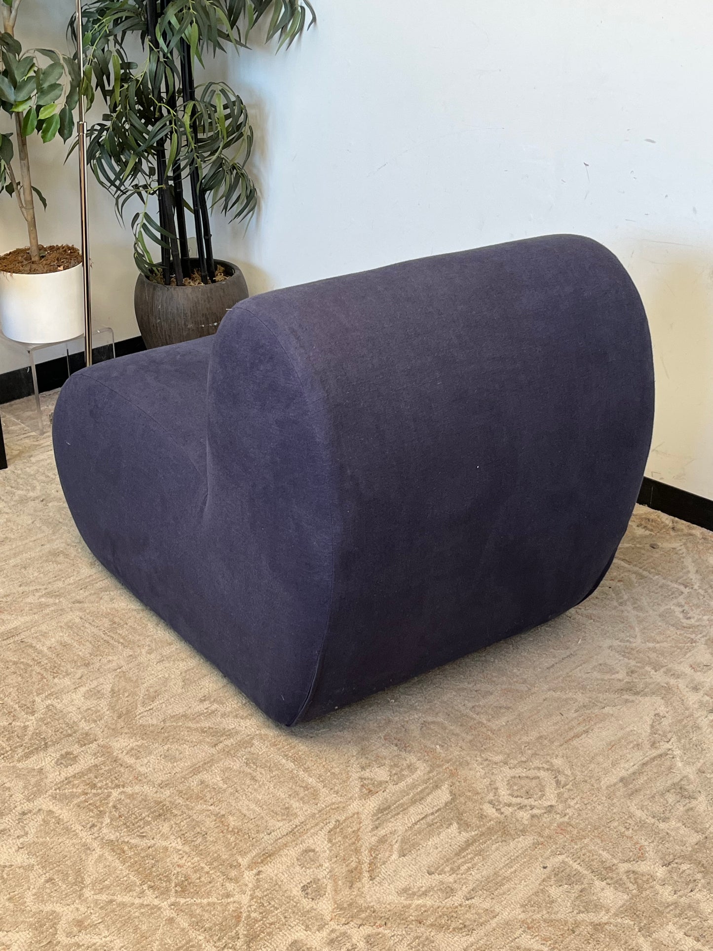 Armless Rounded Accent Chair