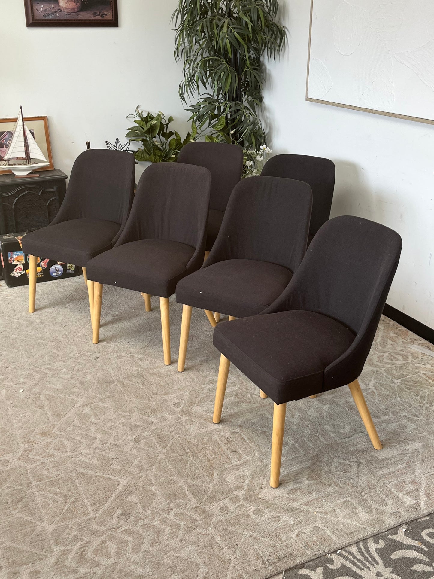 Mid Century Style Set of 6 Chairs