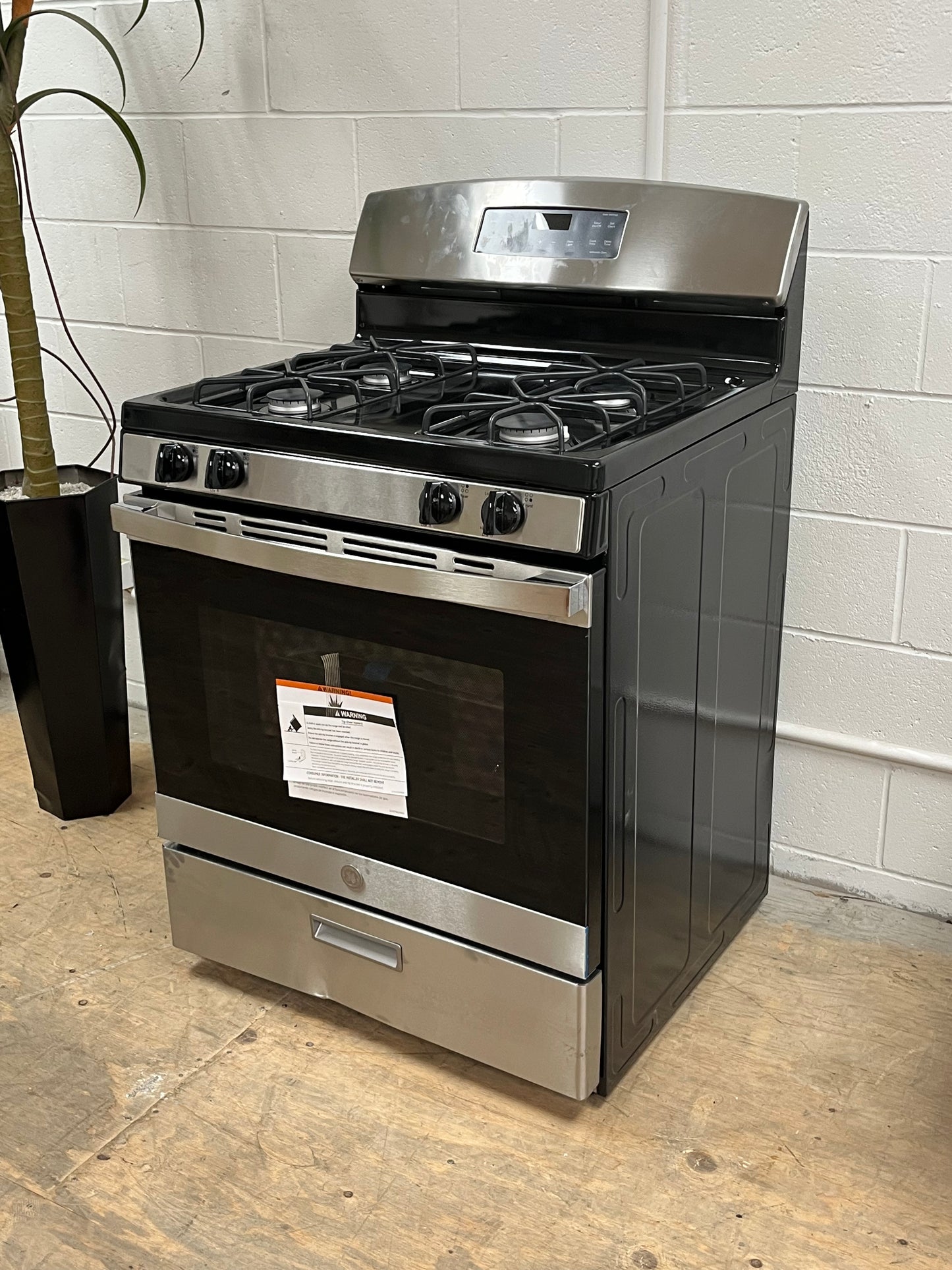 GE 4.8 cu. ft. Freestanding Gas Range Dented