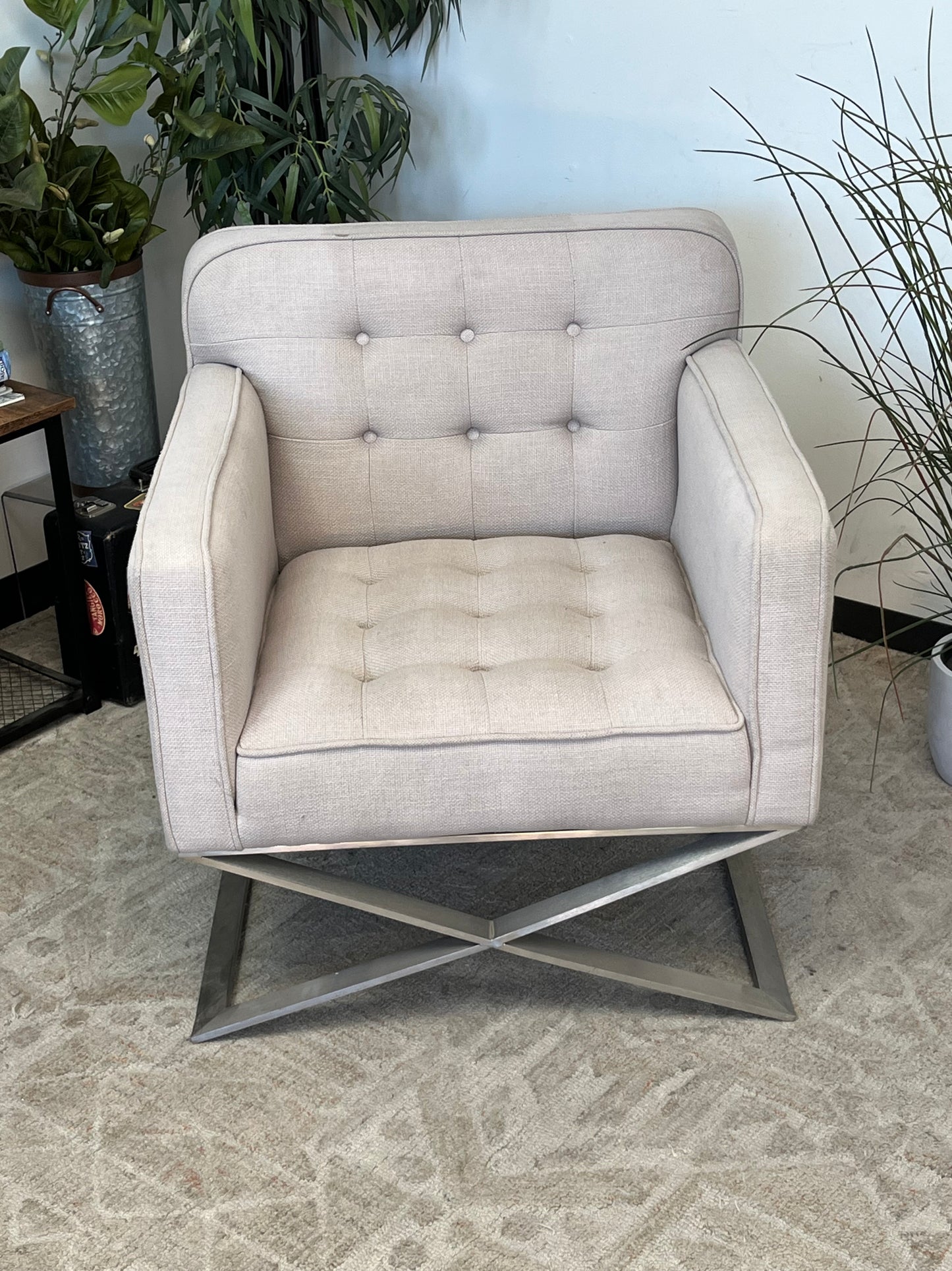 Modern Style Tufted Grey Linen Accent Chair