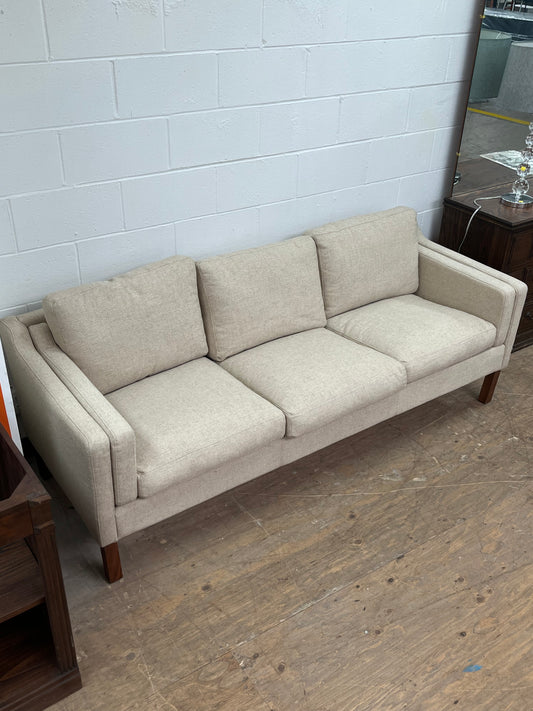 Traditional Style 78" Beige Couch