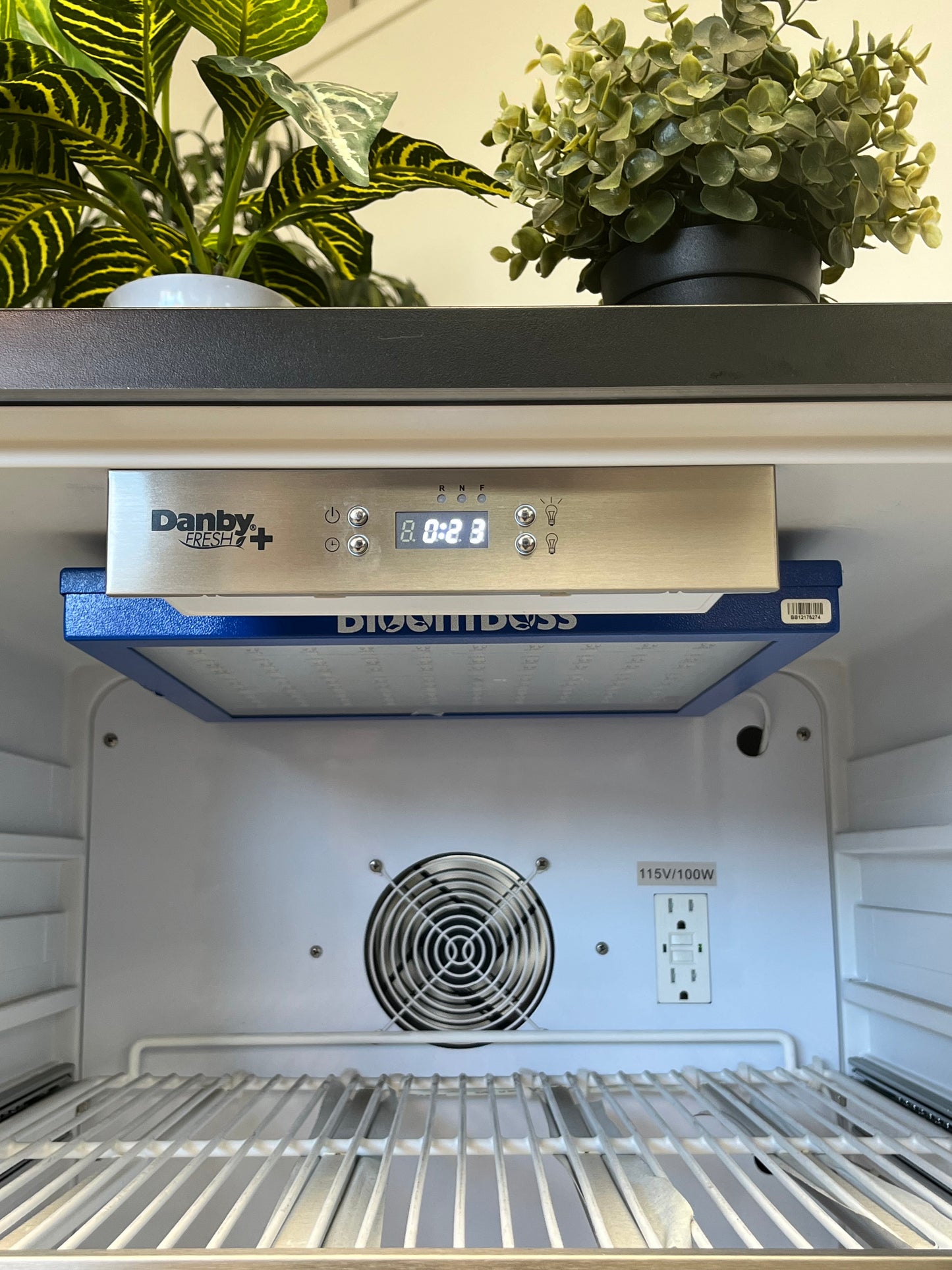 Danby 5.8 cu. ft. Herb Grower with 32-Watt LED BloomBoss Lighting