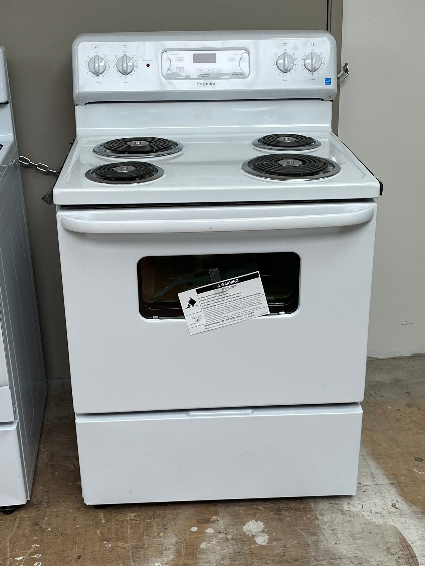Hotpoint 4 Burner Element Free-Standing White Electric Range- Dent On Side