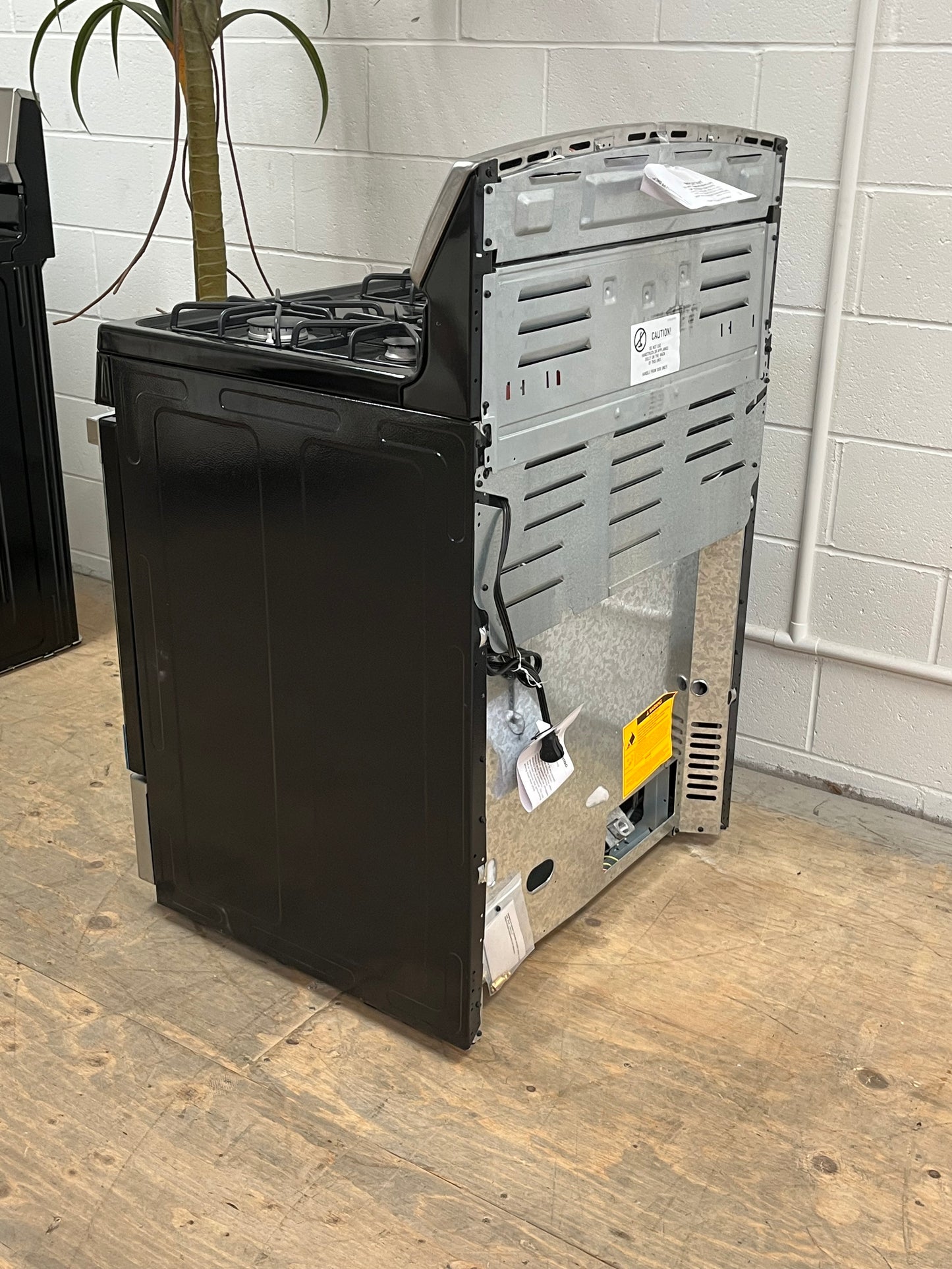 GE 4.8 cu. ft. Freestanding Gas Range Dented