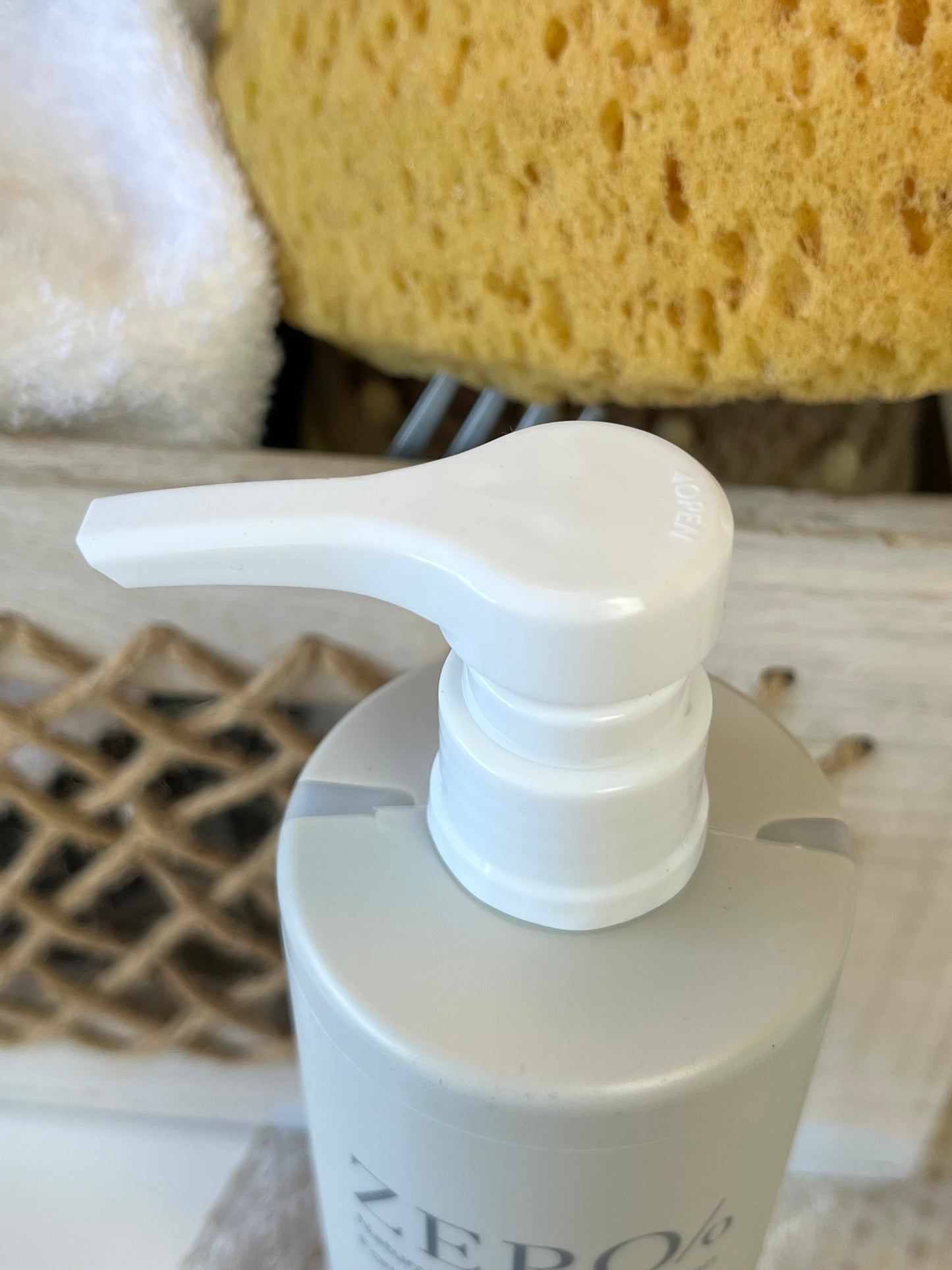 Zero% Naturally Kind Shower Gel