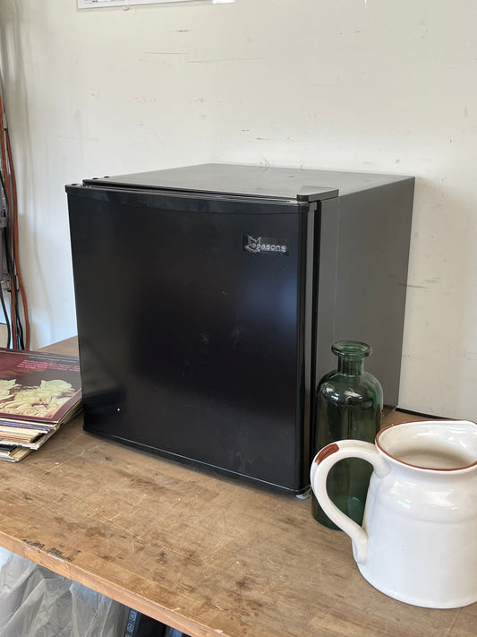 Seasons 18in. Compact Refrigerator