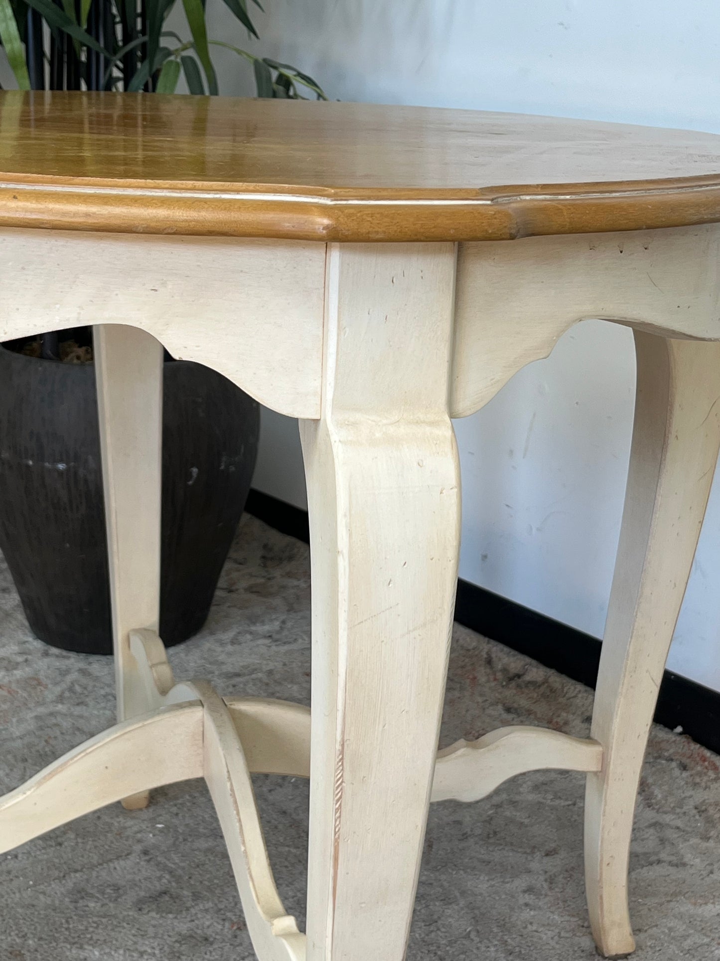 Ethan Allen Country French Style Round Accent Table