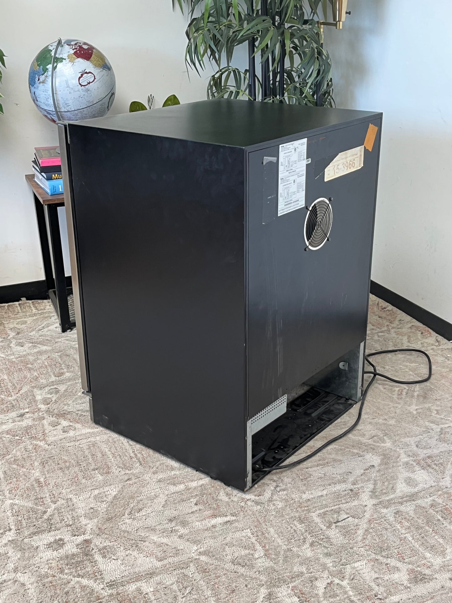 Danby 5.8 cu. ft. Herb Grower with 32-Watt LED BloomBoss Lighting
