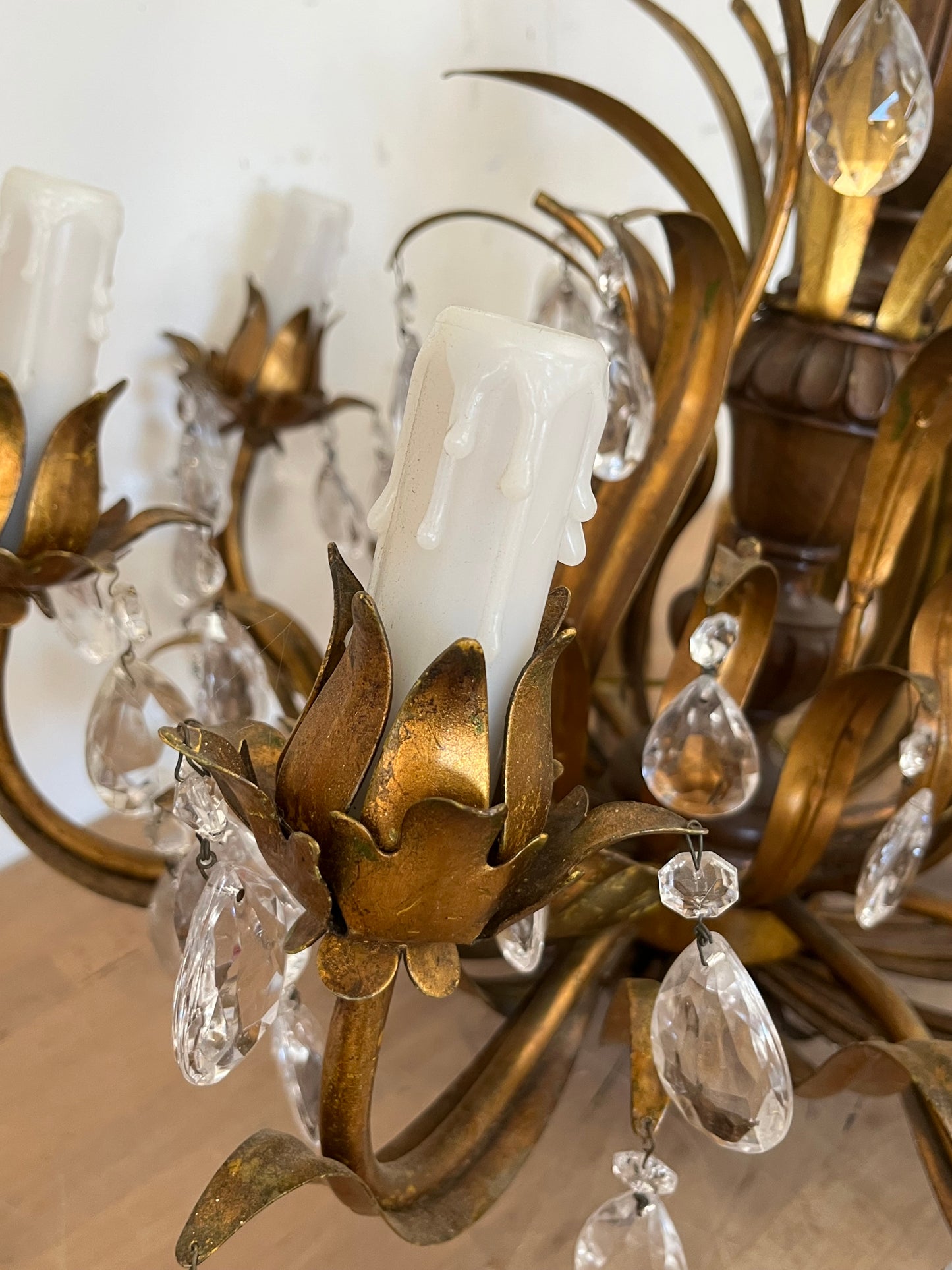 Antique Style Bronze Tone 8-Light Chandelier