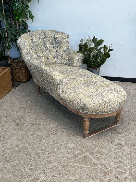 Modern Right-Arm Chaise Lounge