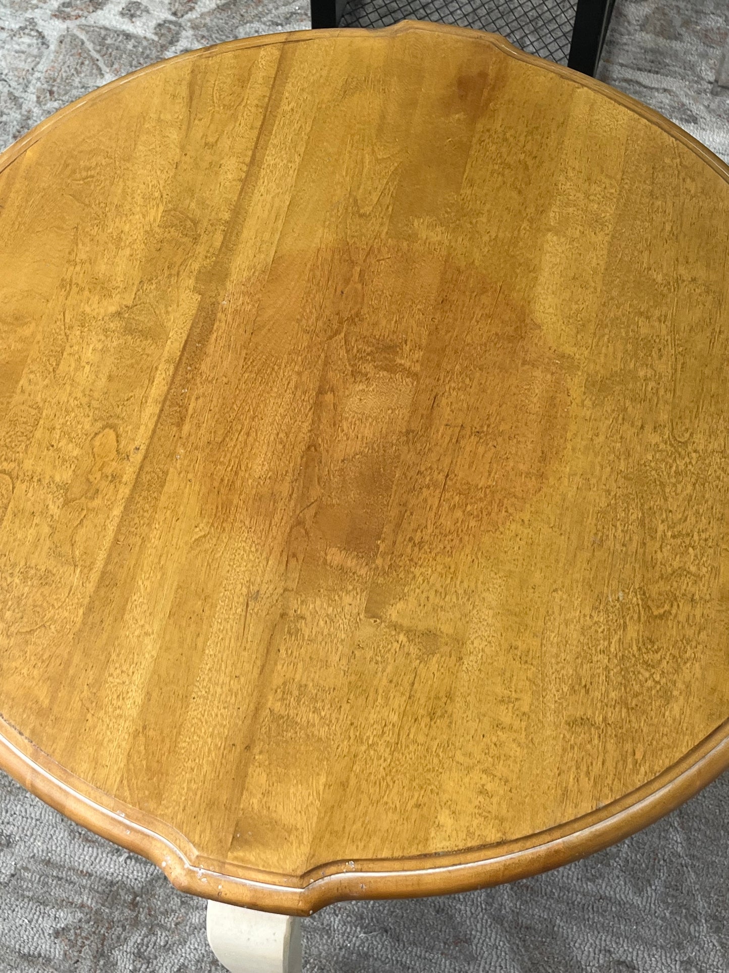 Ethan Allen Country French Style Round Accent Table