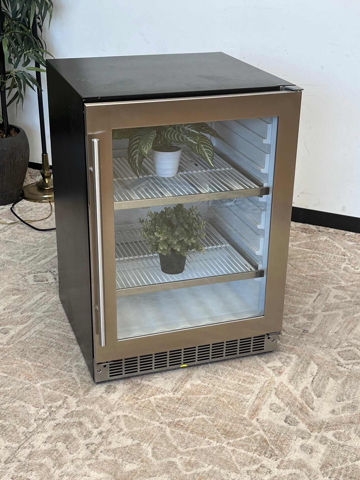 Danby 5.8 cu. ft. Herb Grower with 32-Watt LED BloomBoss Lighting