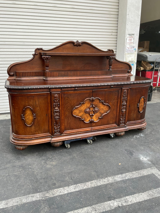 Traditional American Style Large Bar Buffet