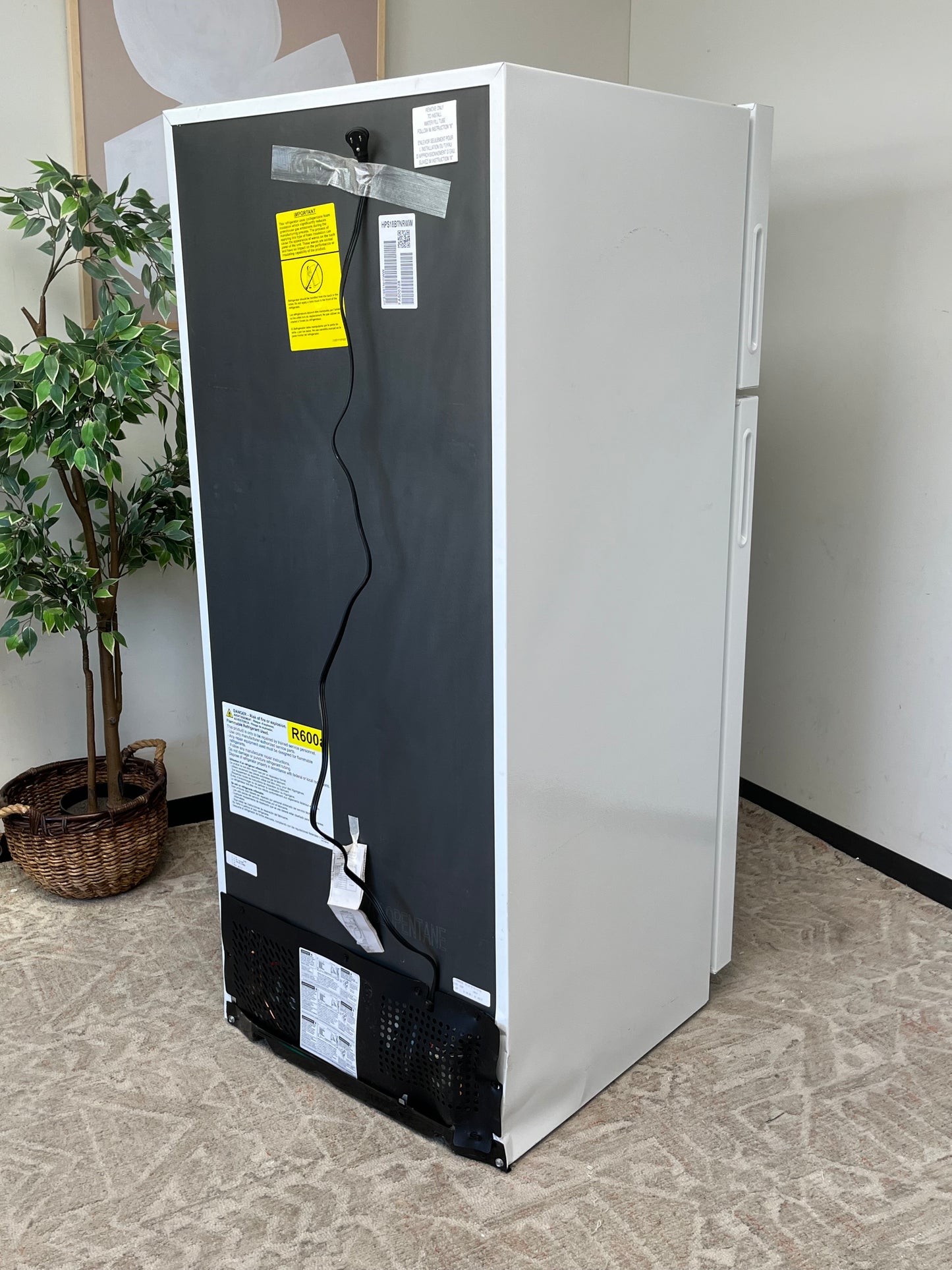 Hotpoint 17.5 Cu. Ft. Top Freezer Refrigerator
