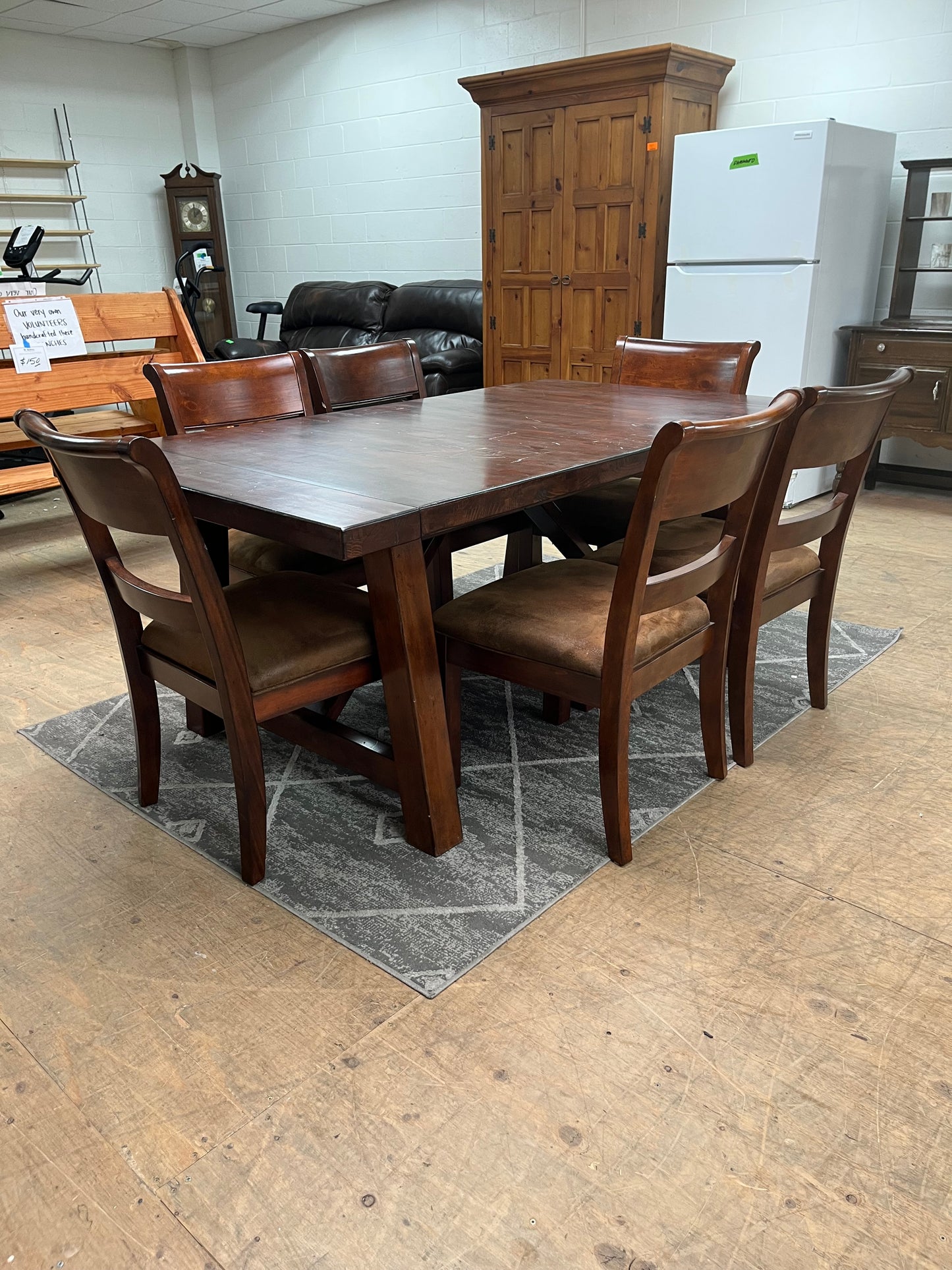 Legacy Furniture Rustic Style Dining Set With 6 Chairs