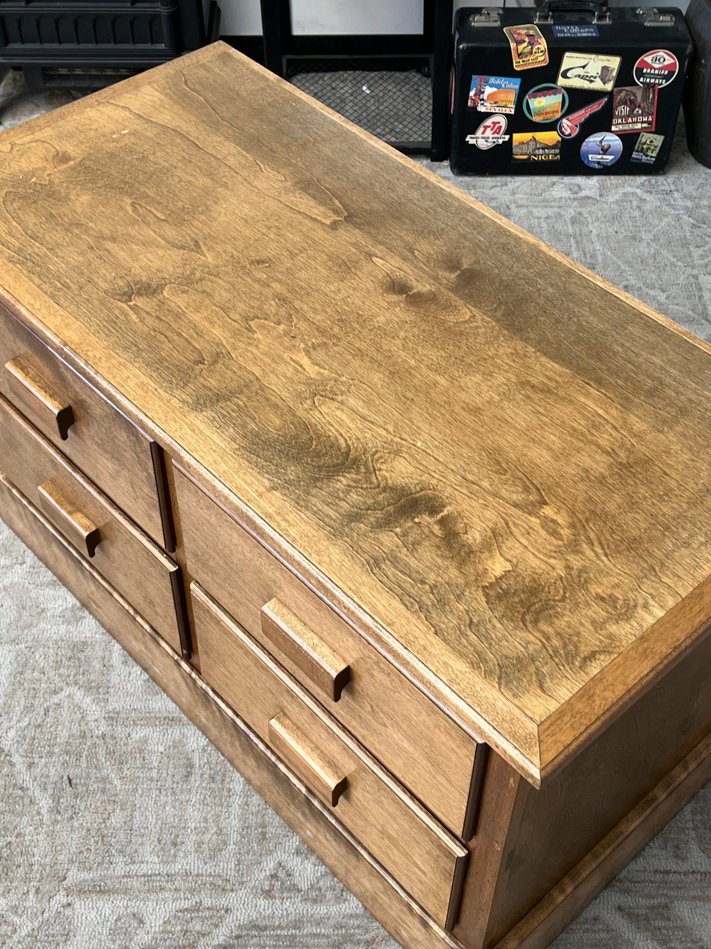 Traditional Style 4 Drawer Dresser