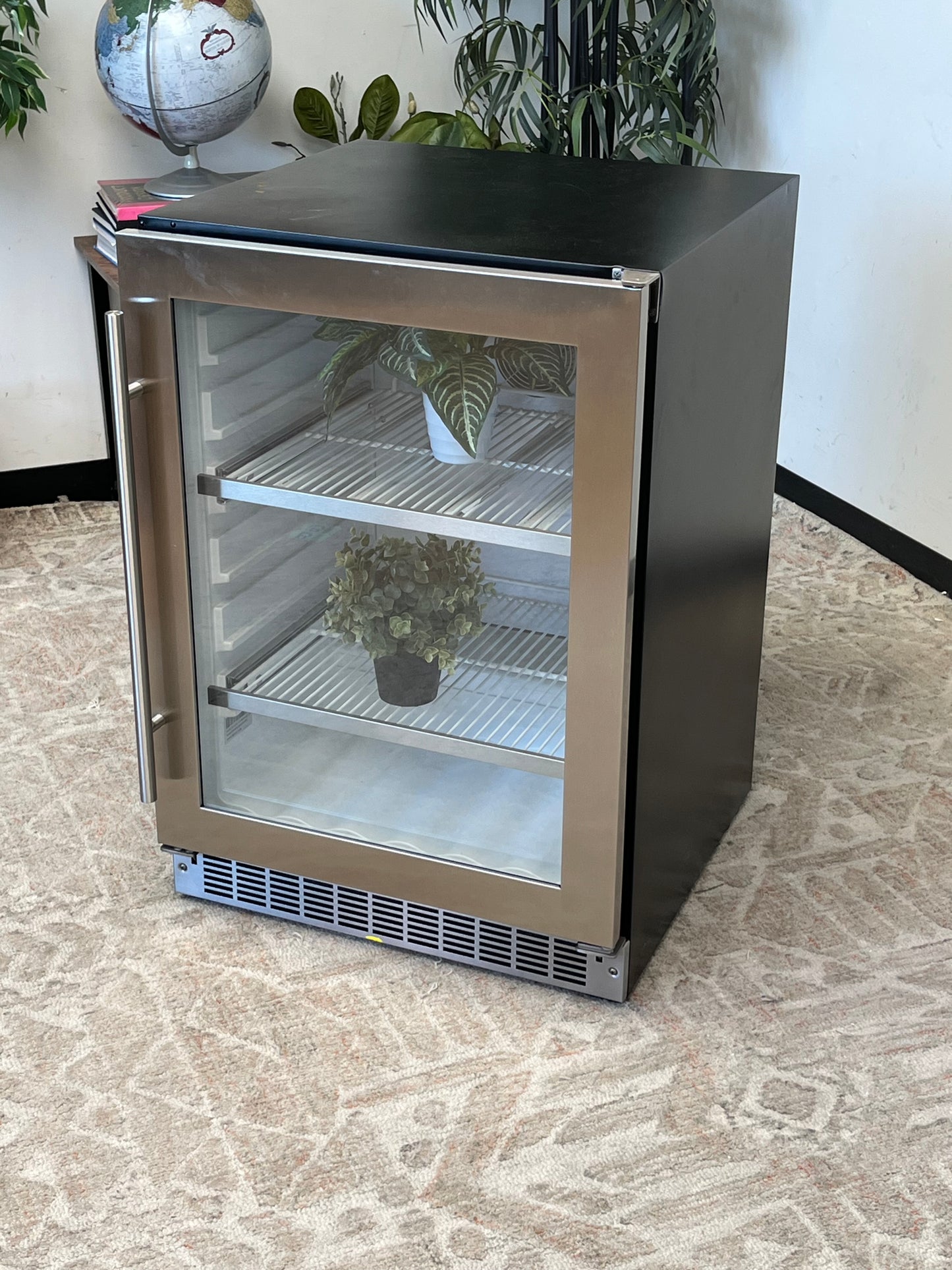 Danby 5.8 cu. ft. Herb Grower with 32-Watt LED BloomBoss Lighting