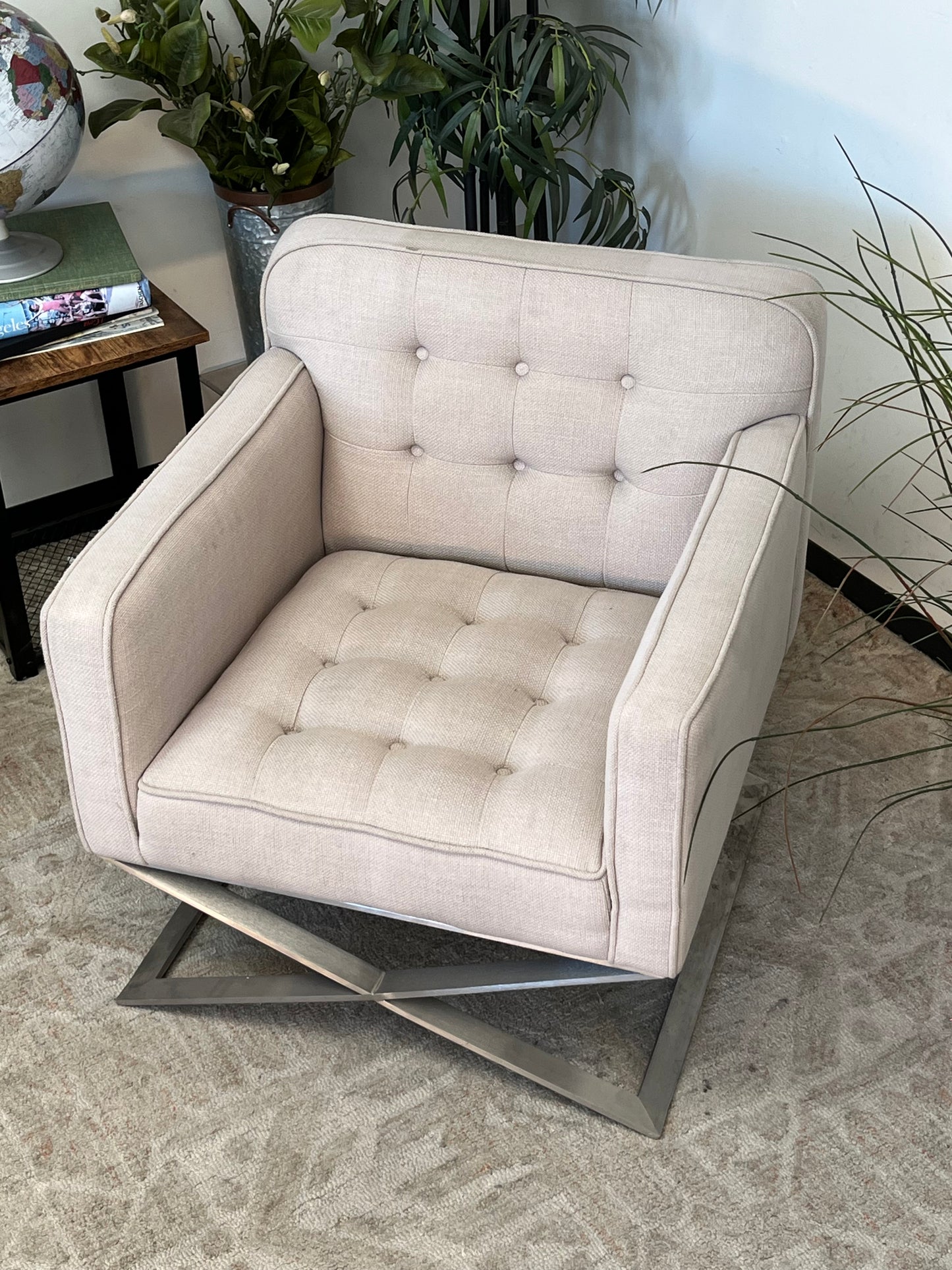 Modern Style Tufted Grey Linen Accent Chair
