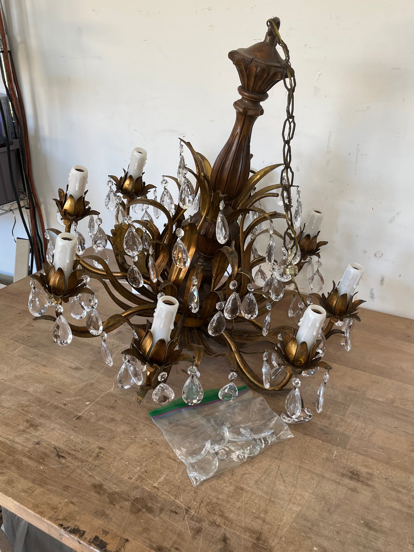 Antique Style Bronze Tone 8-Light Chandelier