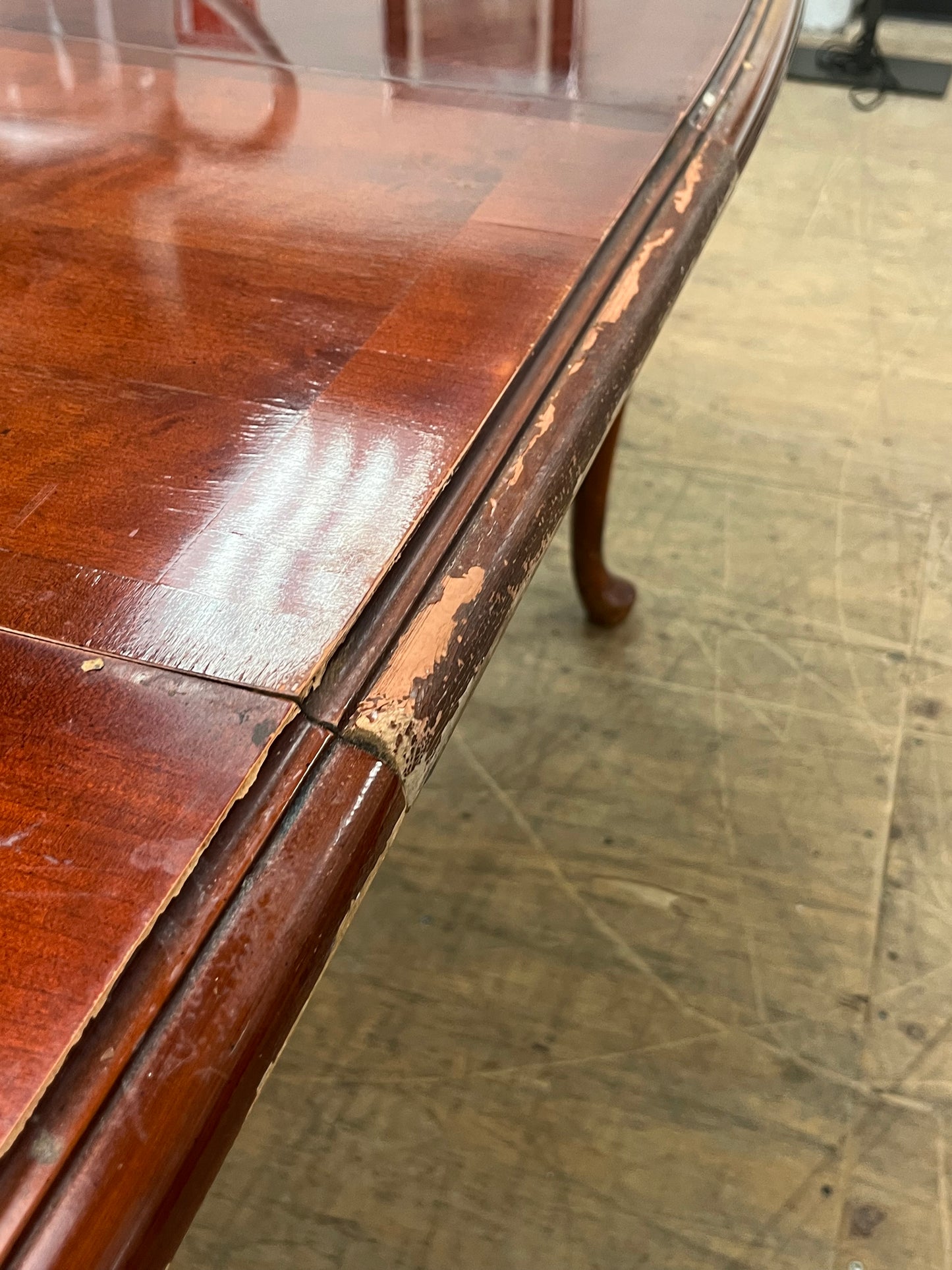 Queen Anne Style Oval Dining Table