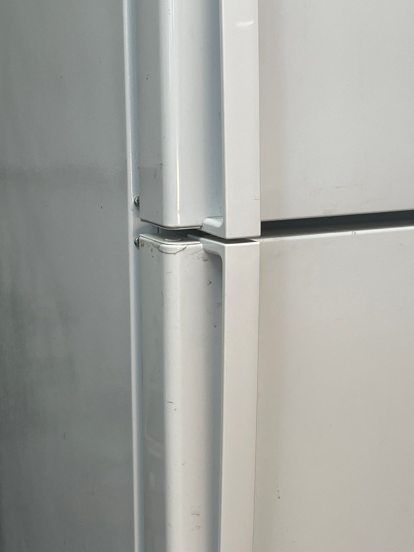 GE 17.5 cu. ft. Top Freezer Refrigerator in White