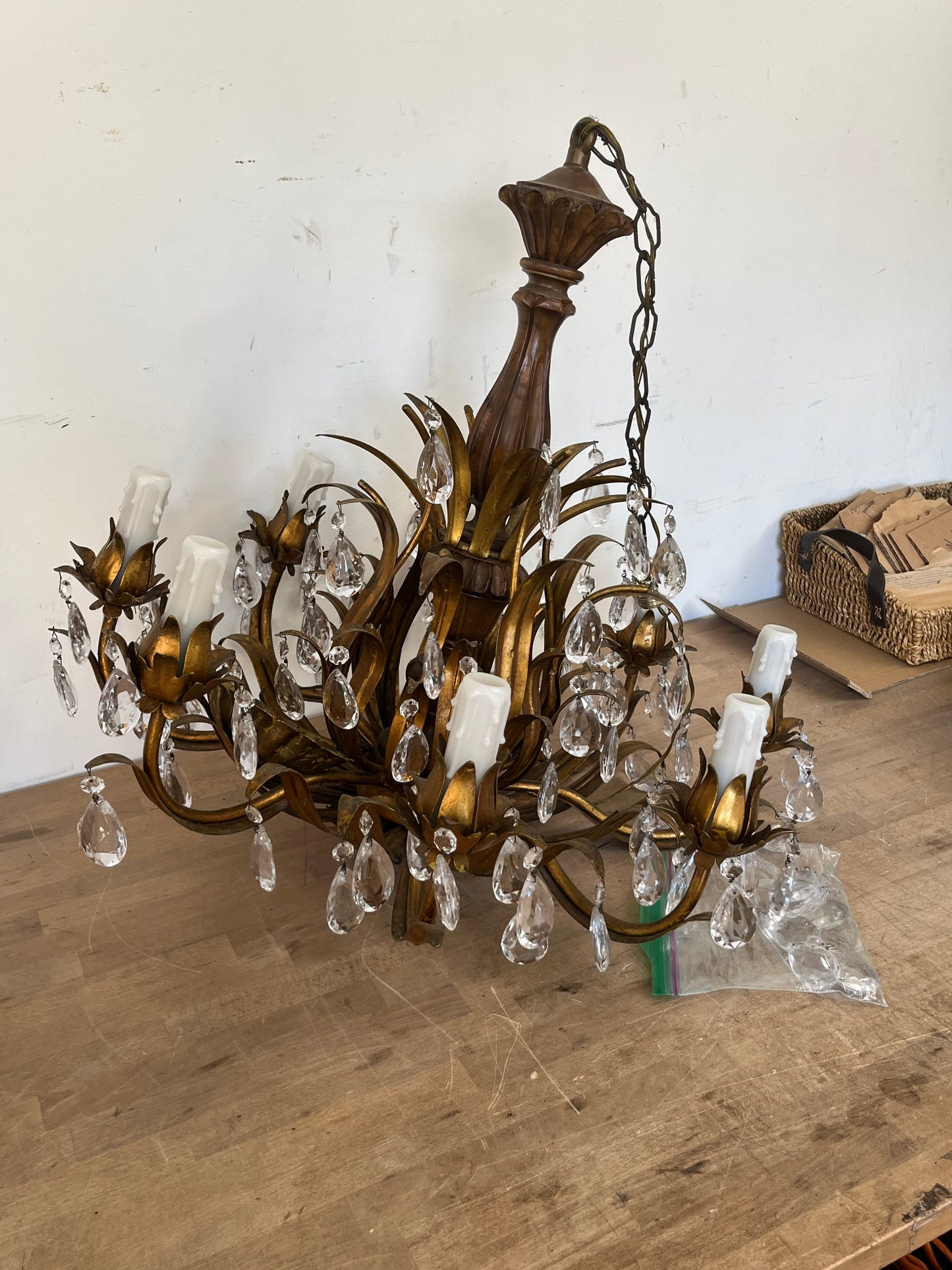 Antique Style Bronze Tone 8-Light Chandelier