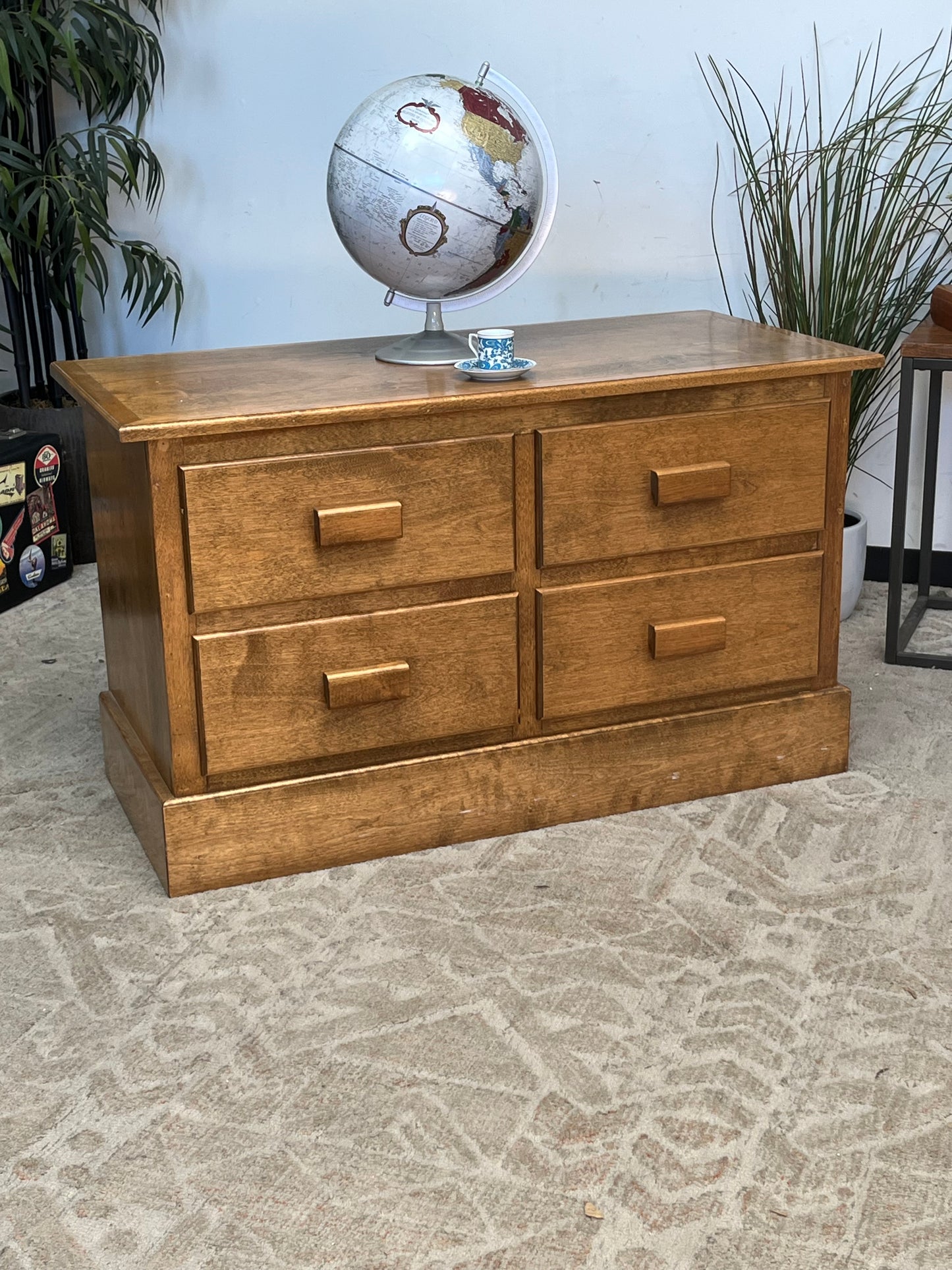 Traditional Style 4 Drawer Dresser