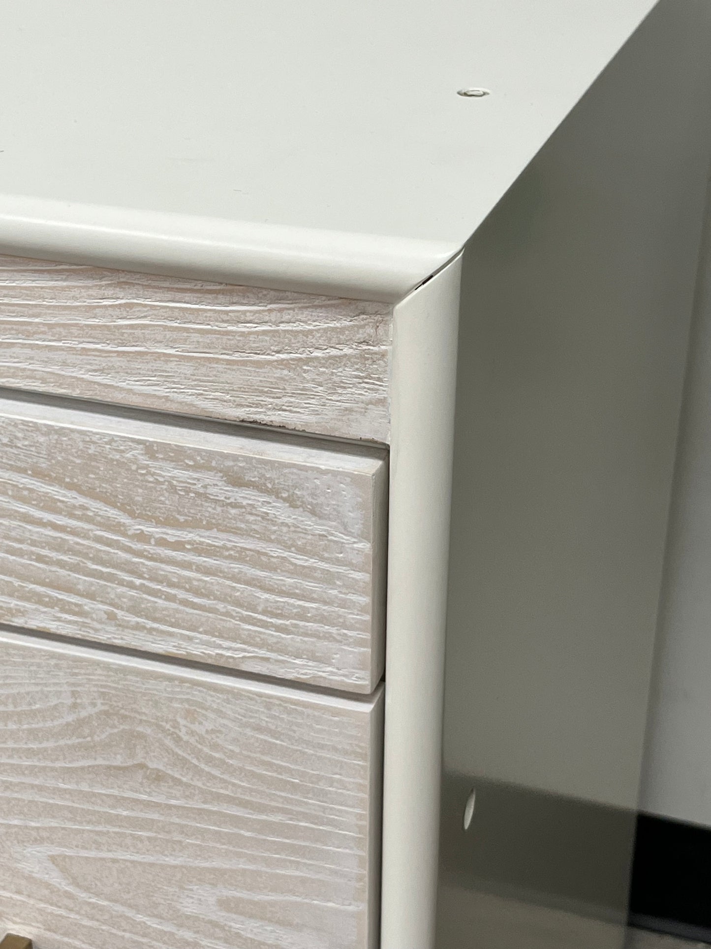 Modern 4-Drawer Dresser