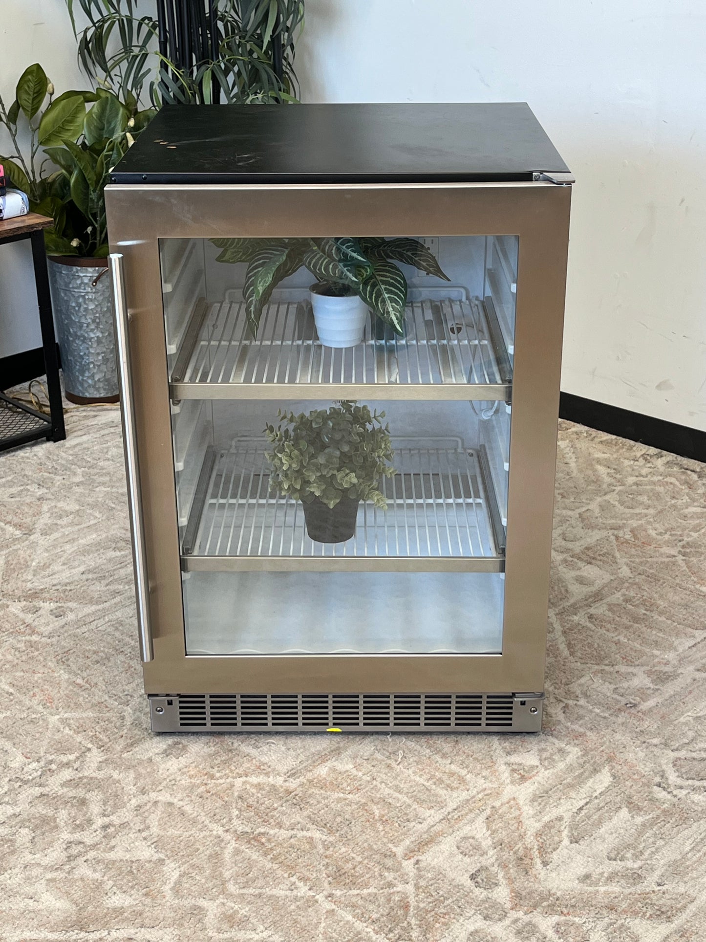 Danby 5.8 cu. ft. Herb Grower with 32-Watt LED BloomBoss Lighting