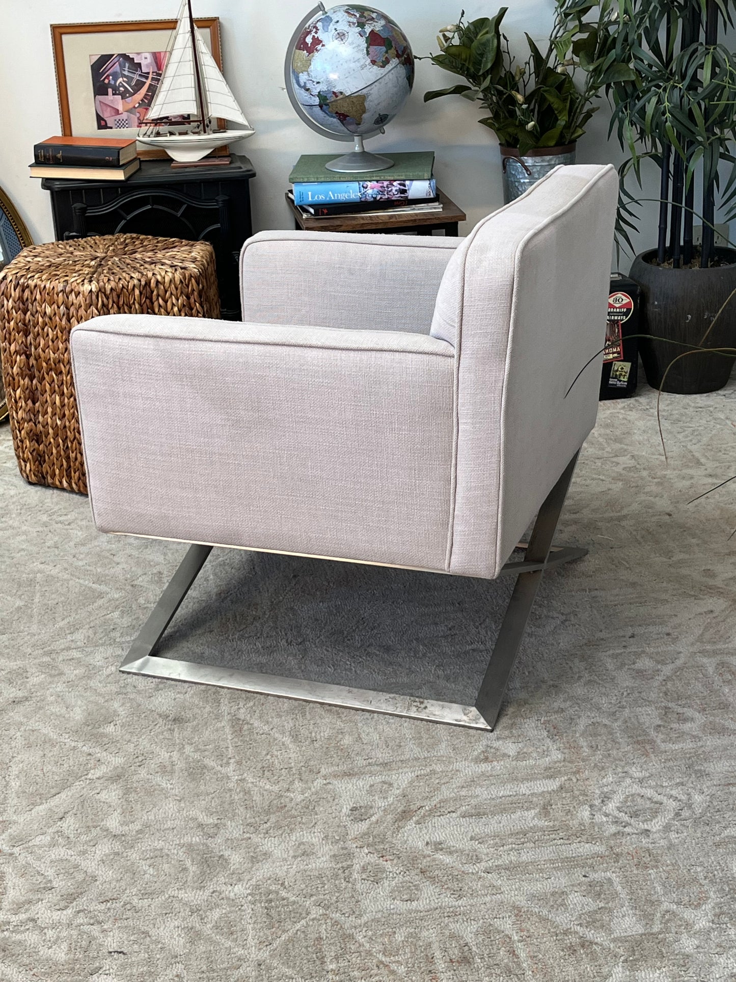 Modern Style Tufted Grey Linen Accent Chair