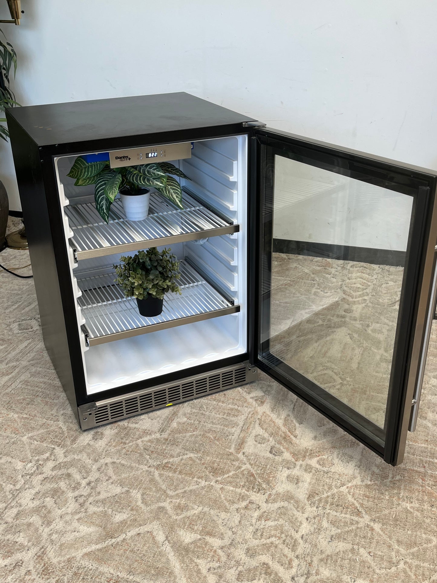 Danby 5.8 cu. ft. Herb Grower with 32-Watt LED BloomBoss Lighting