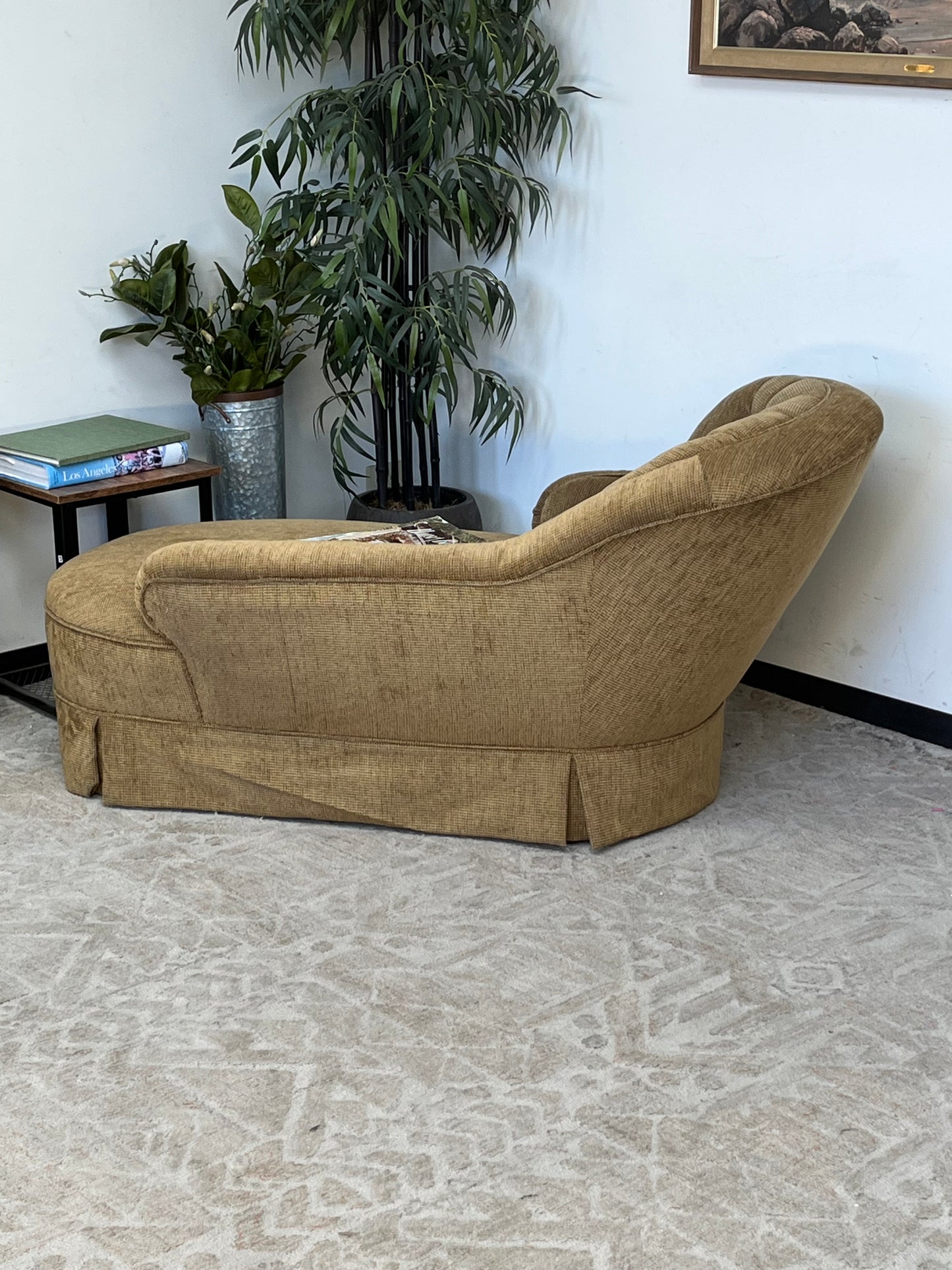 Tufted Traditional Style Right Arm Chaise