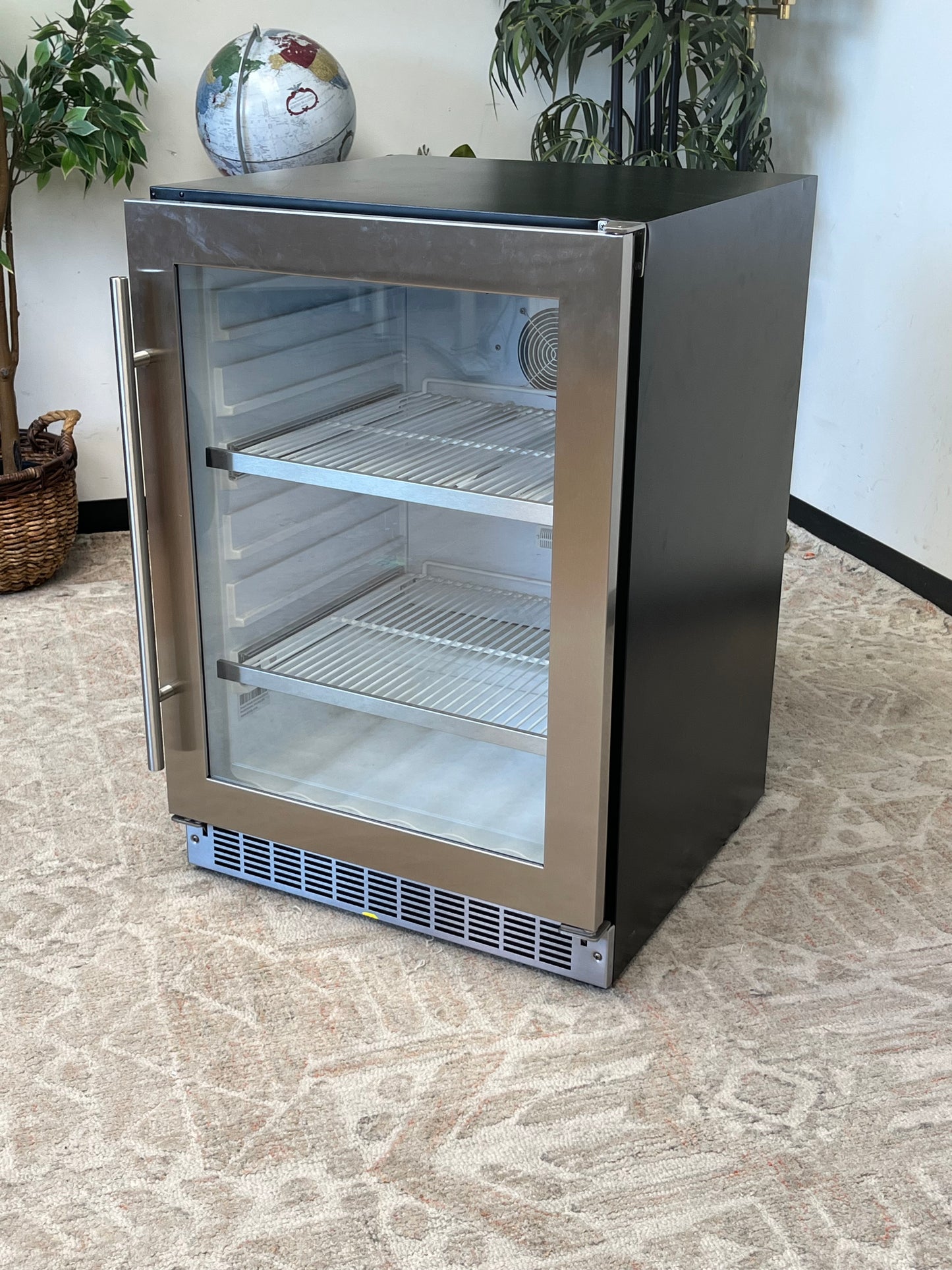 Danby 5.8 cu. ft. Herb Grower with 32-Watt LED BloomBoss Lighting