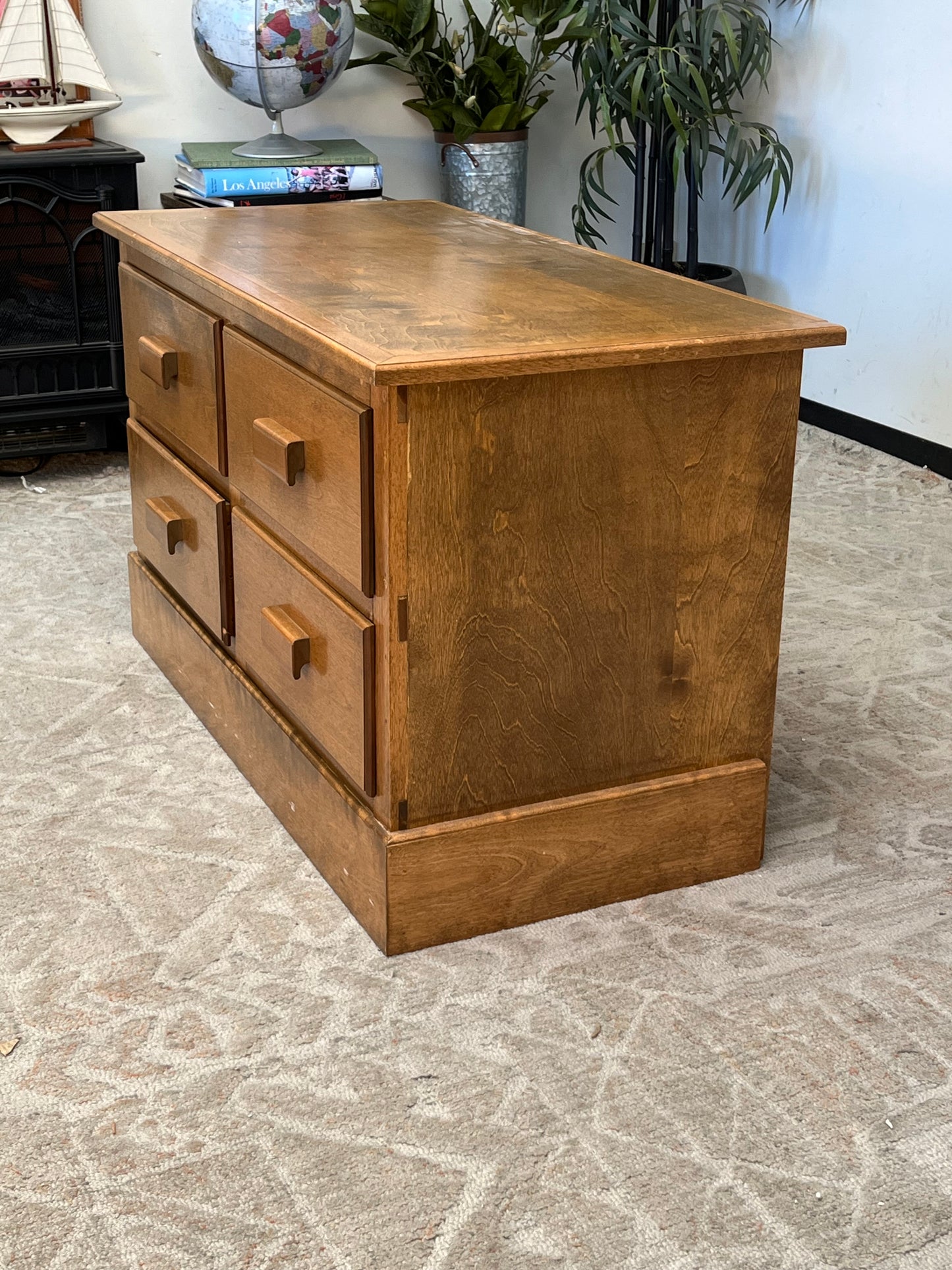 Traditional Style 4 Drawer Dresser