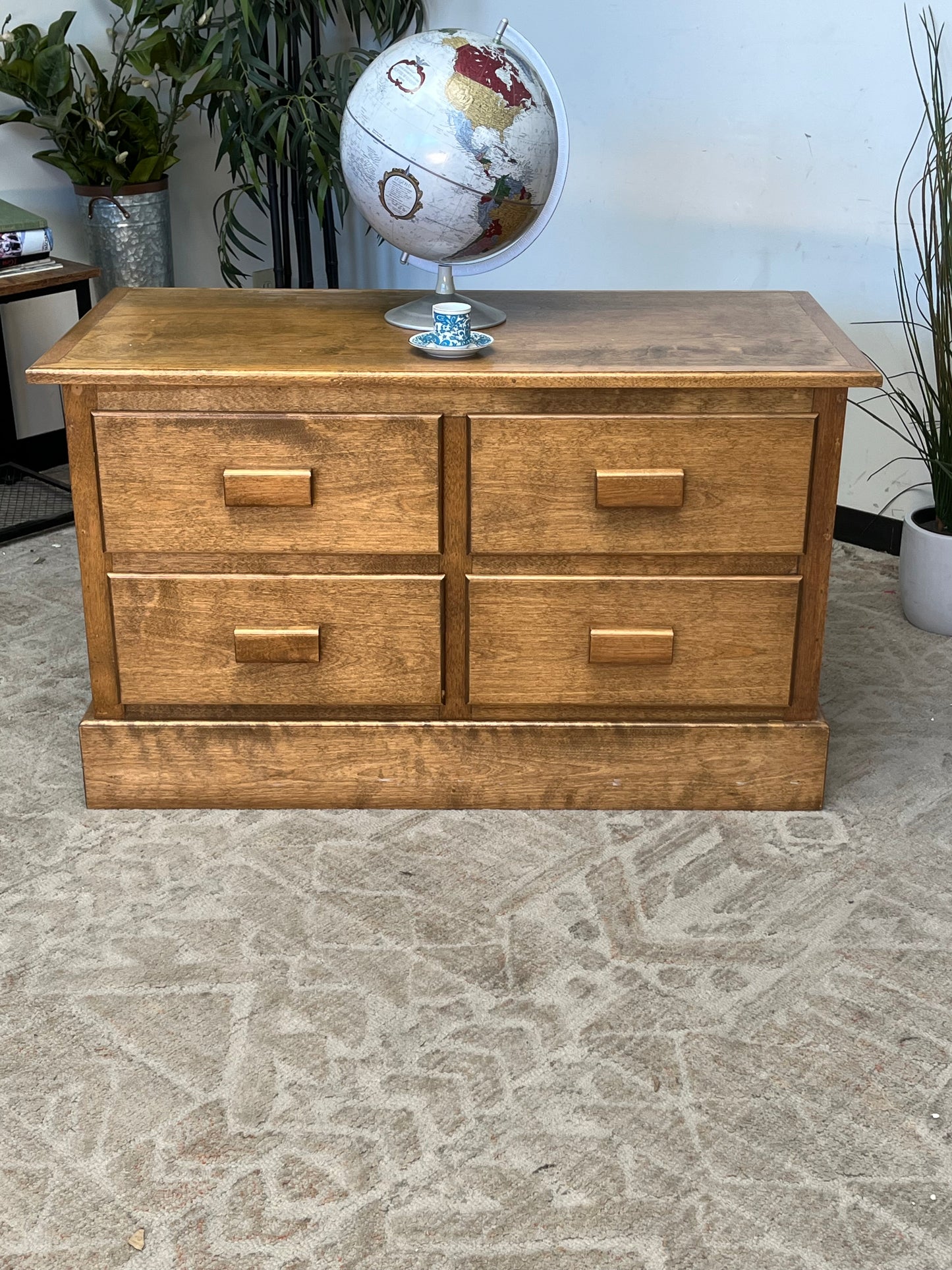 Traditional Style 4 Drawer Dresser