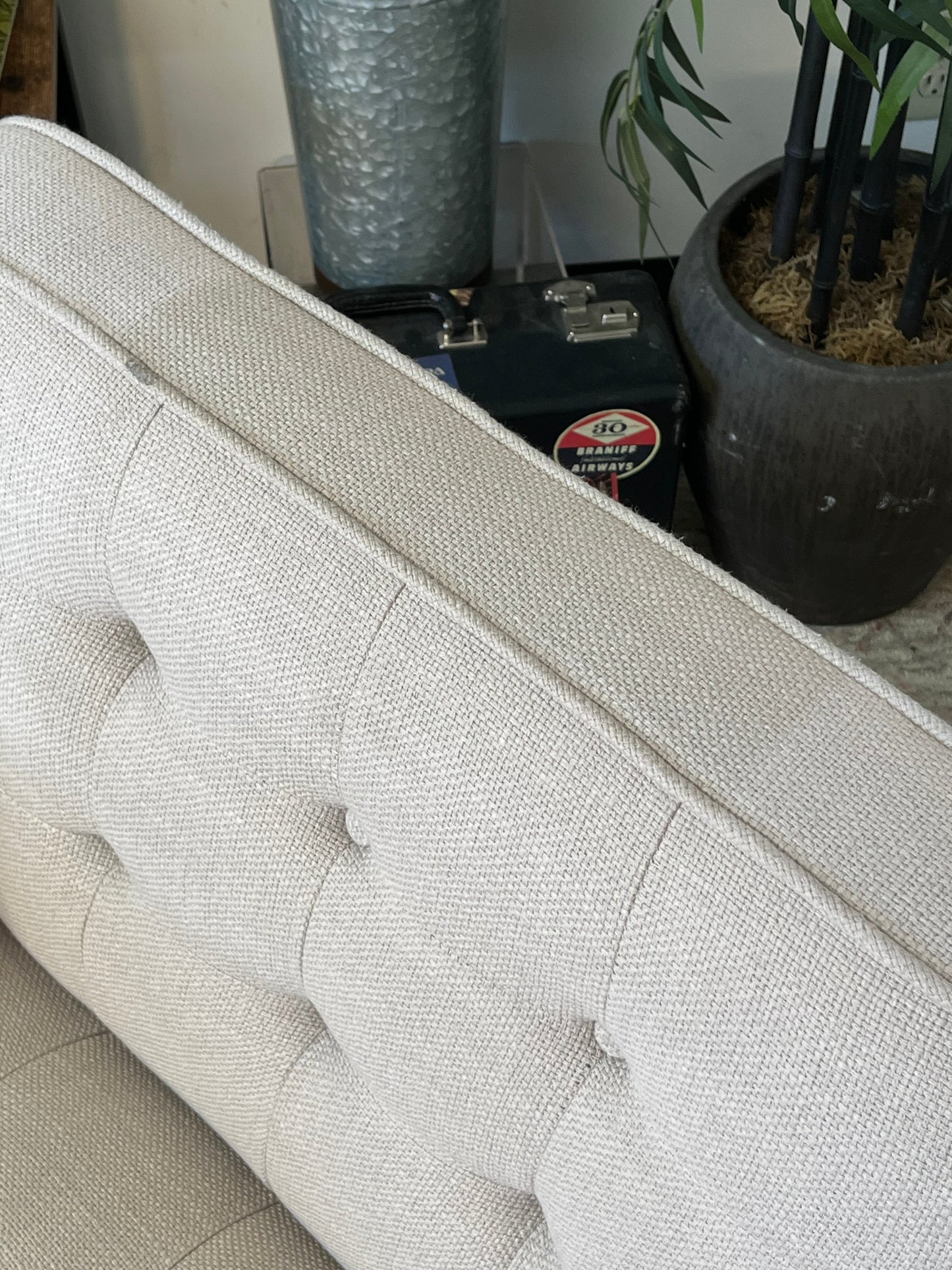 Modern Style Tufted Grey Linen Accent Chair
