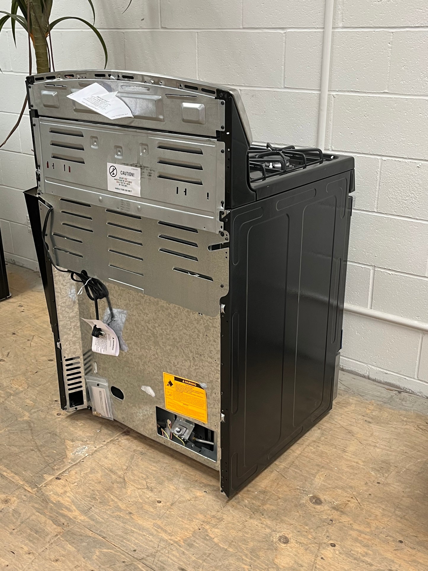 GE 4.8 cu. ft. Freestanding Gas Range Dented