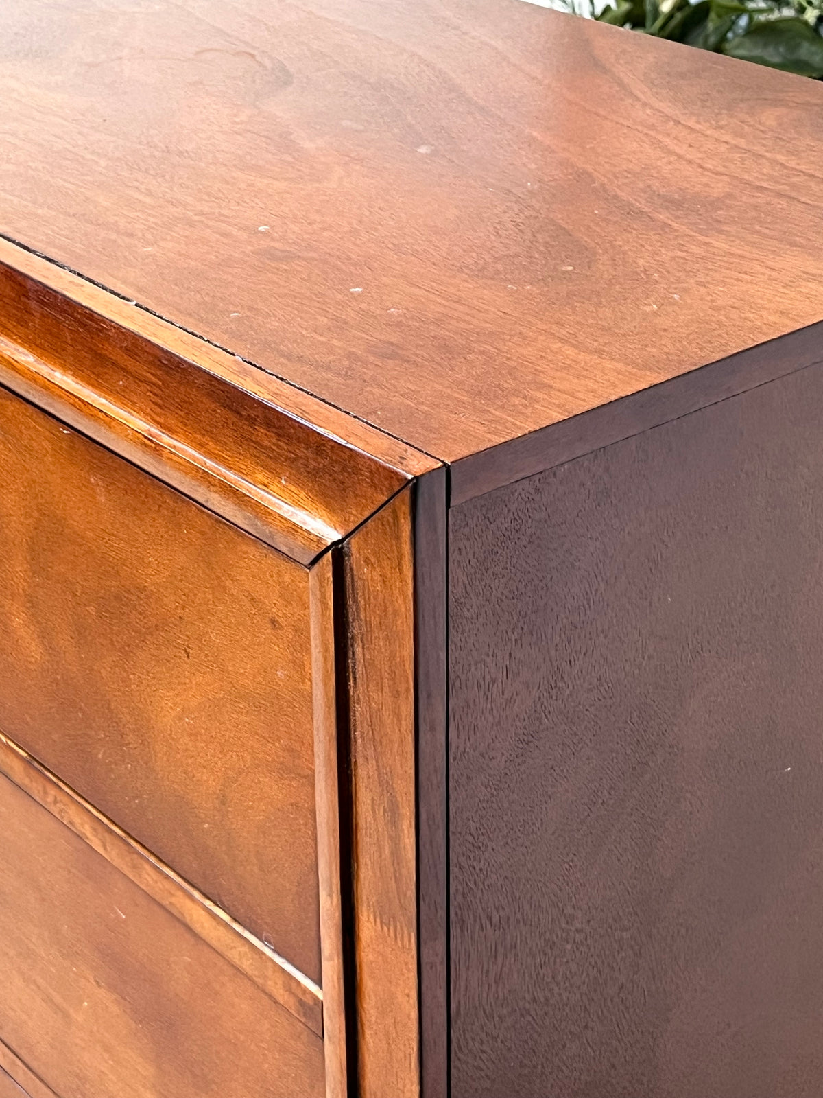 Traditional Style 5-Drawer Dresser