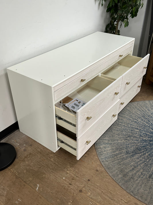 Modern 4-Drawer Dresser