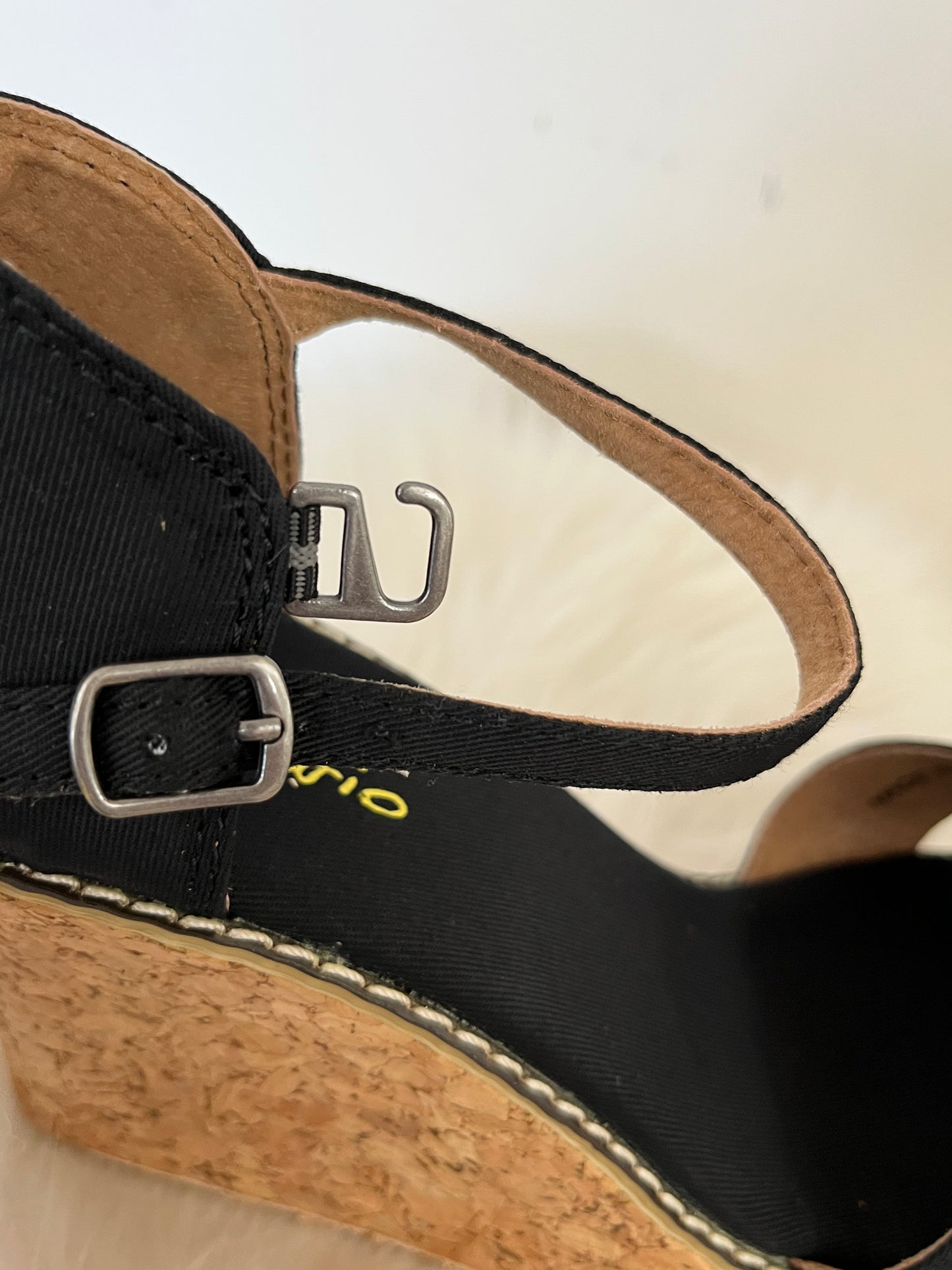 Black Wedges