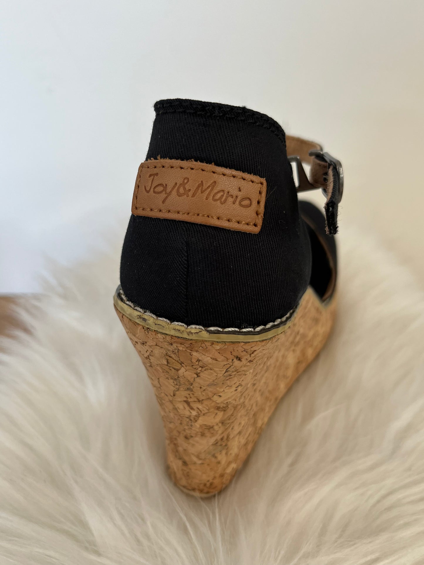 Black Wedges