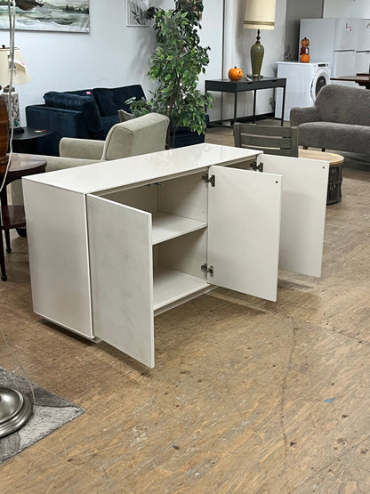 Modern Magnetic Door Buffet Cabinet