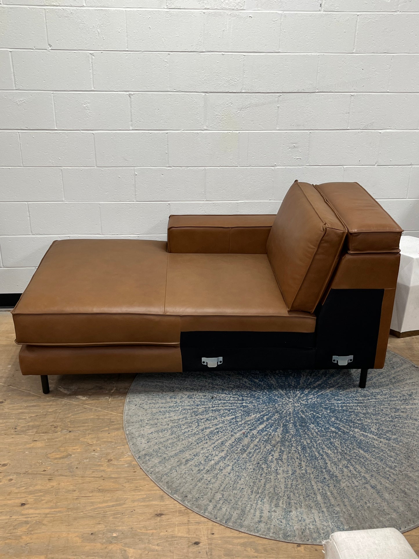 Leather Chaise Lounge With Adjustable Headrest