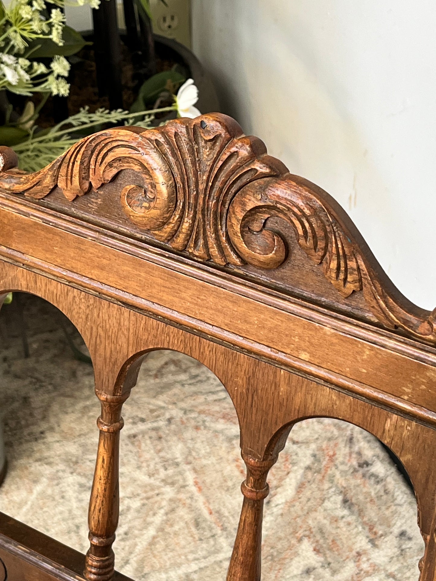 Traditional Gothic Style Dining Chair