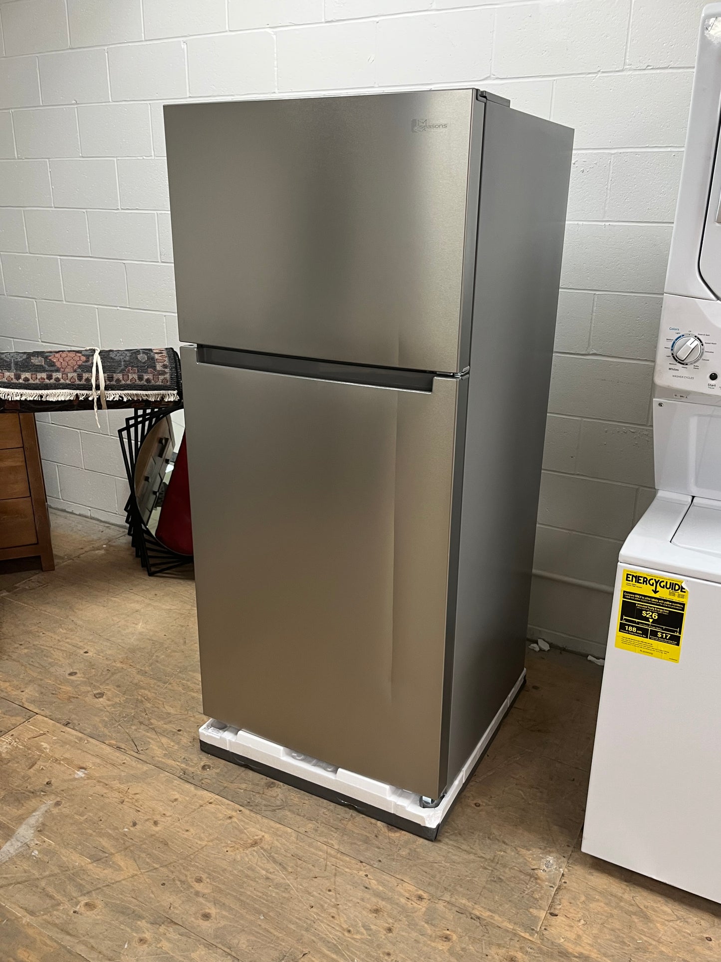 Seasons 18cu.ft. 30in. Refrigerator Stainless Steel - Front Dent