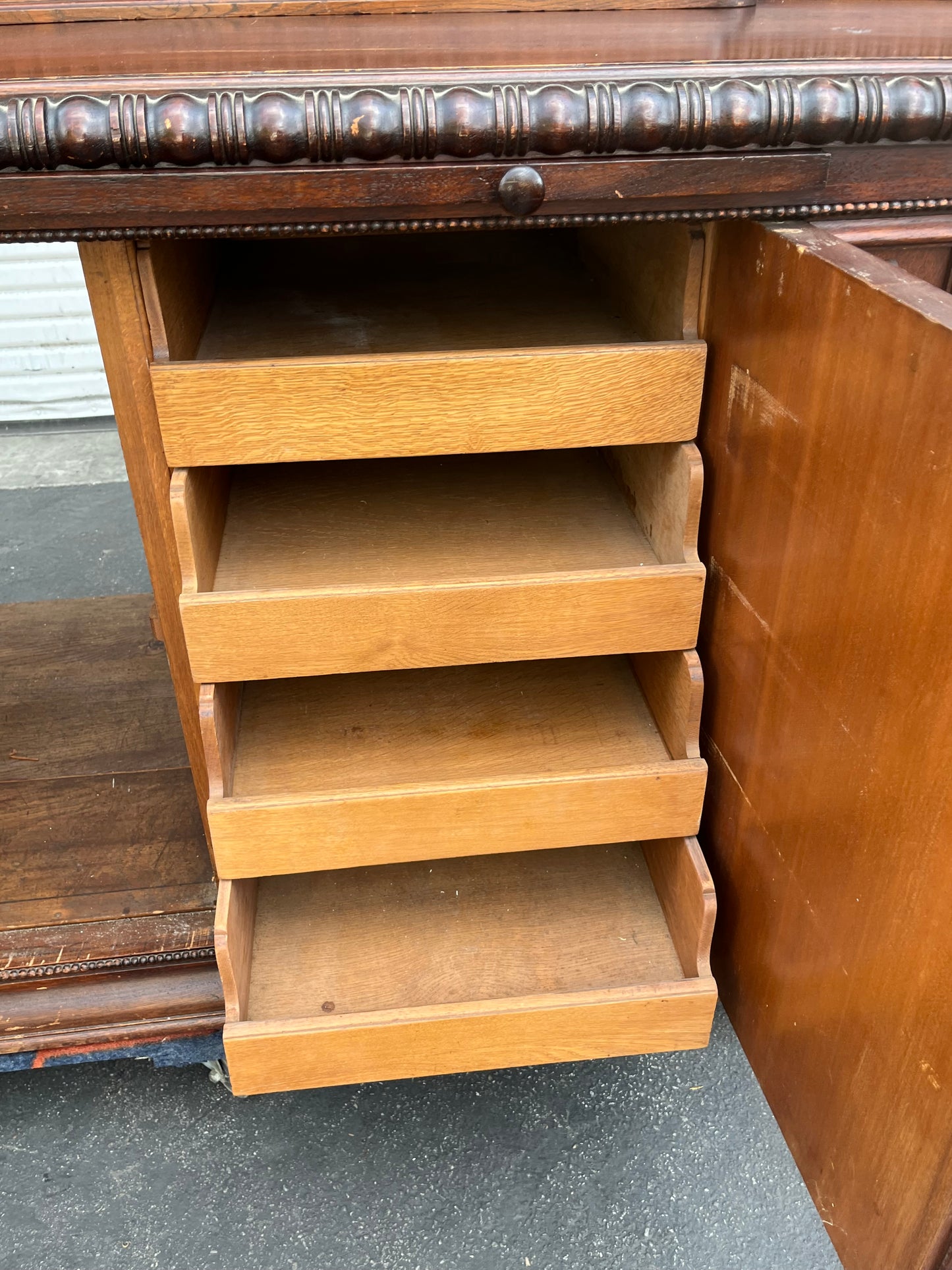 Traditional American Style Large Bar Buffet