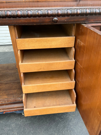Traditional American Style Large Bar Buffet