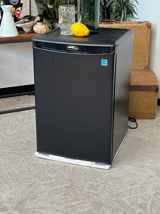 Danby 2.2 Cf Black All Refrigerator