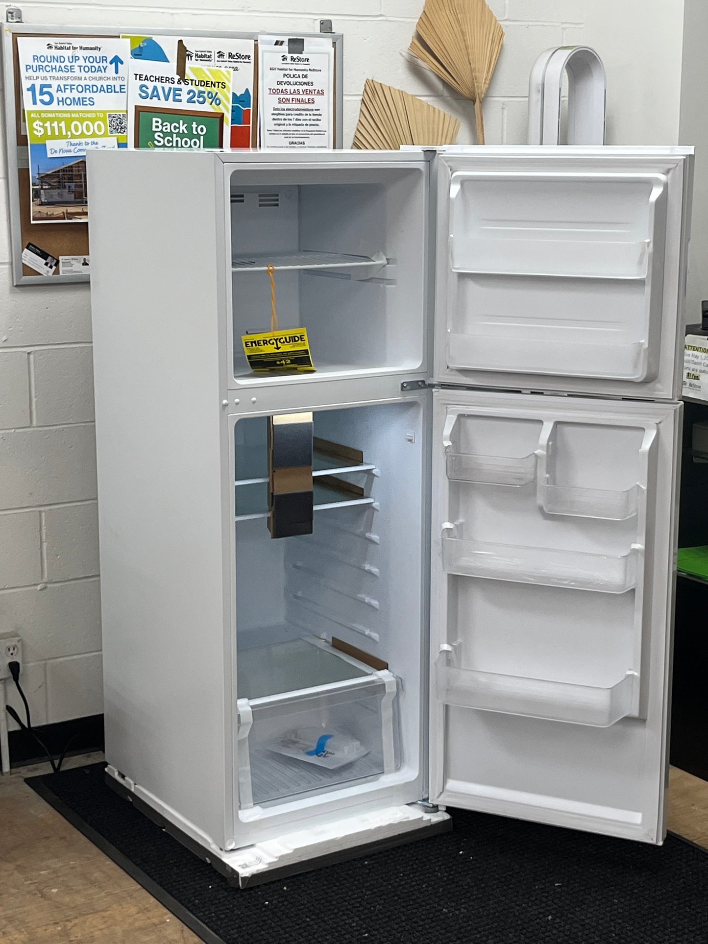 Seasons 10.1 cu.ft White Top-Freezer Refrigerator