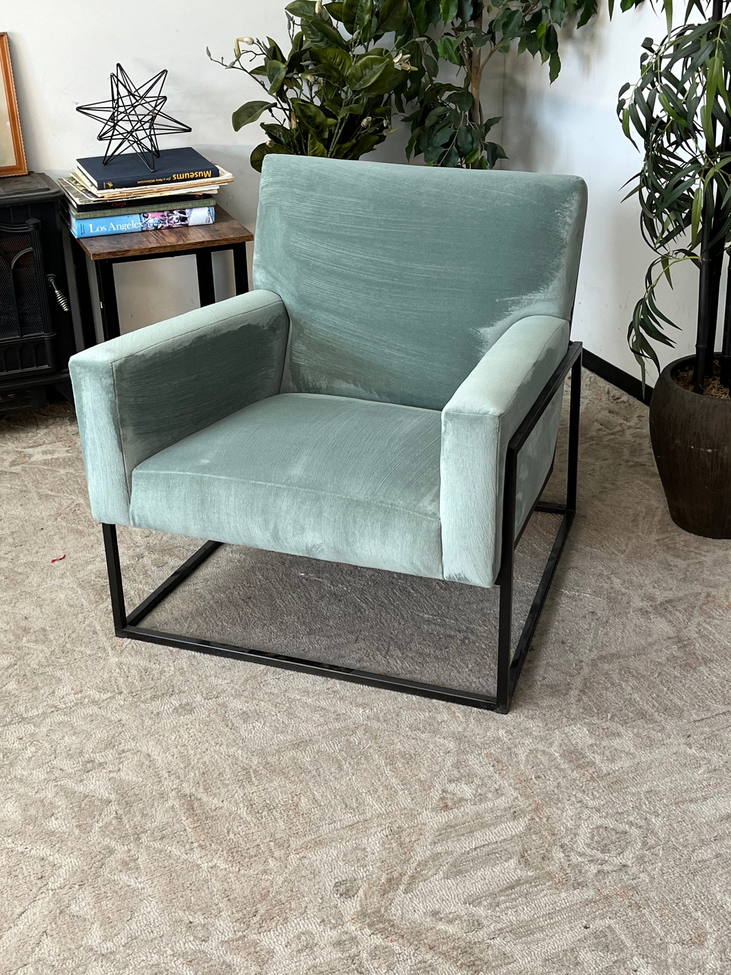 Modern Style Green Linen Armchair